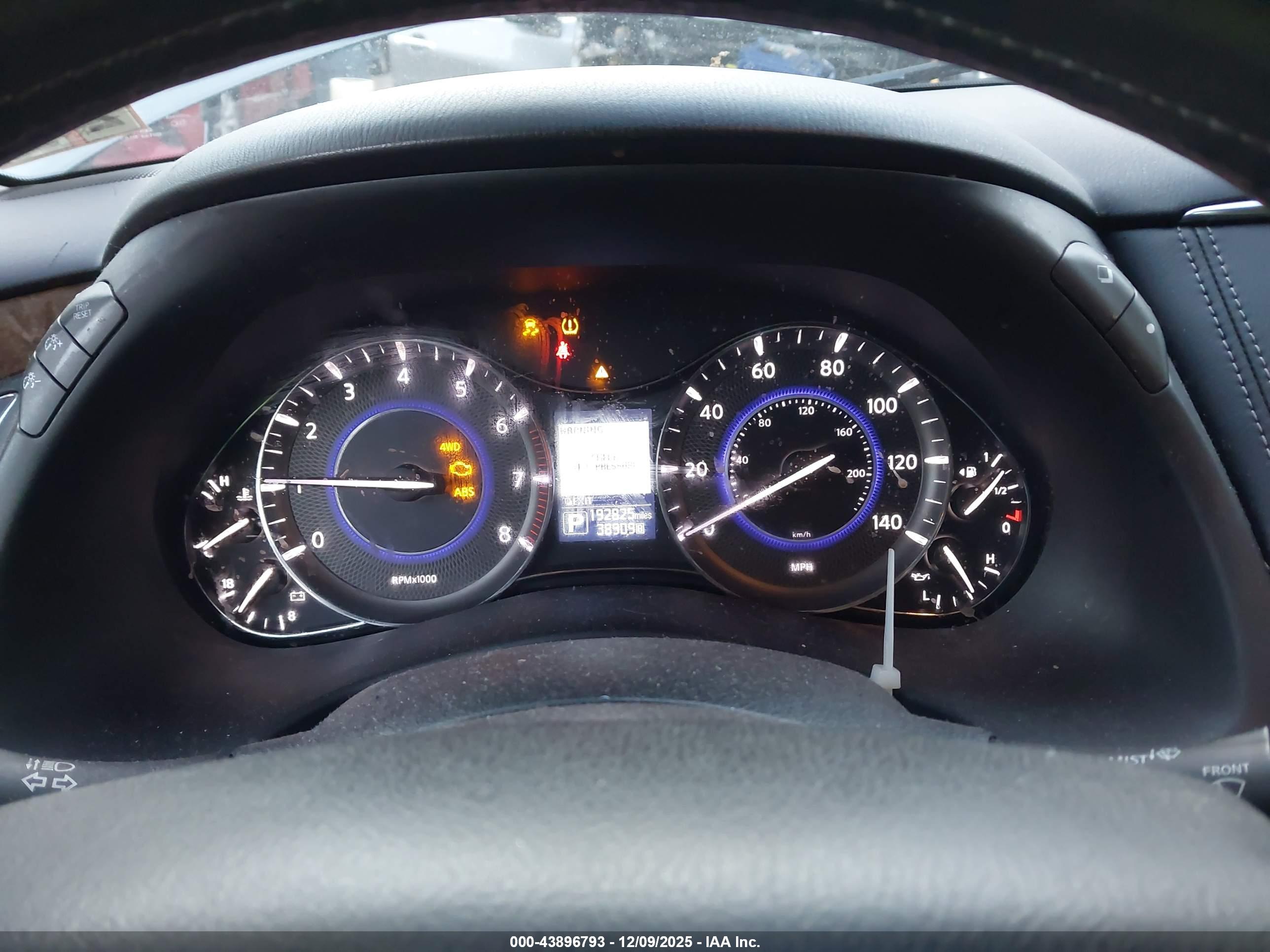 INFINITI QX80 image 7
