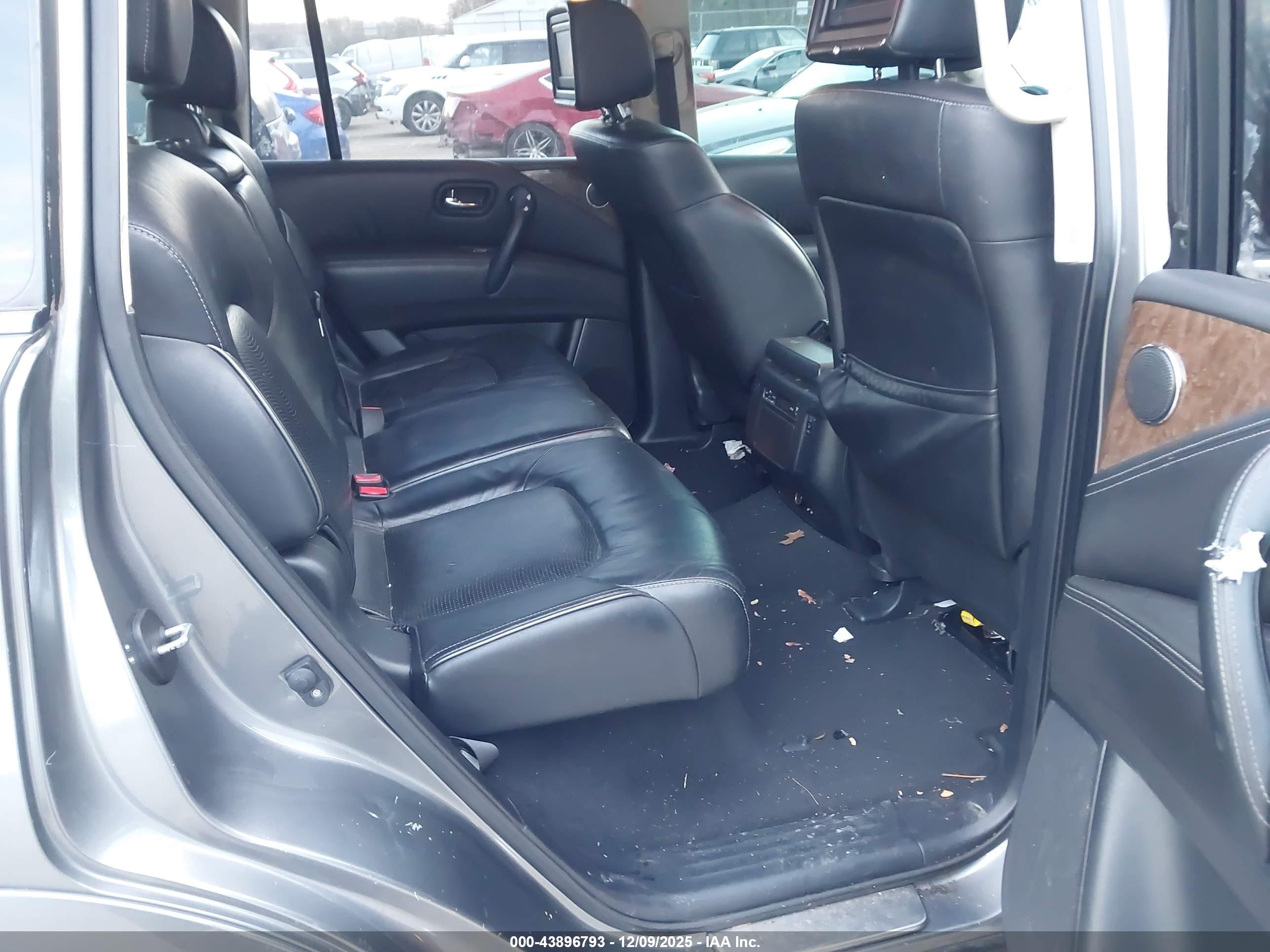 INFINITI QX80 image 8
