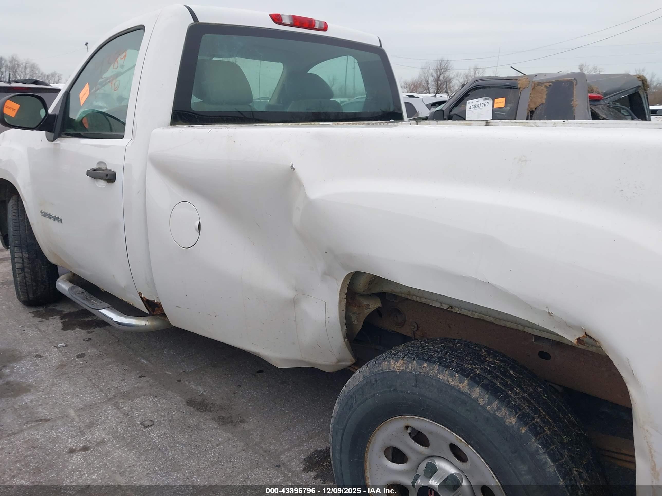 GMC SIERRA image 6