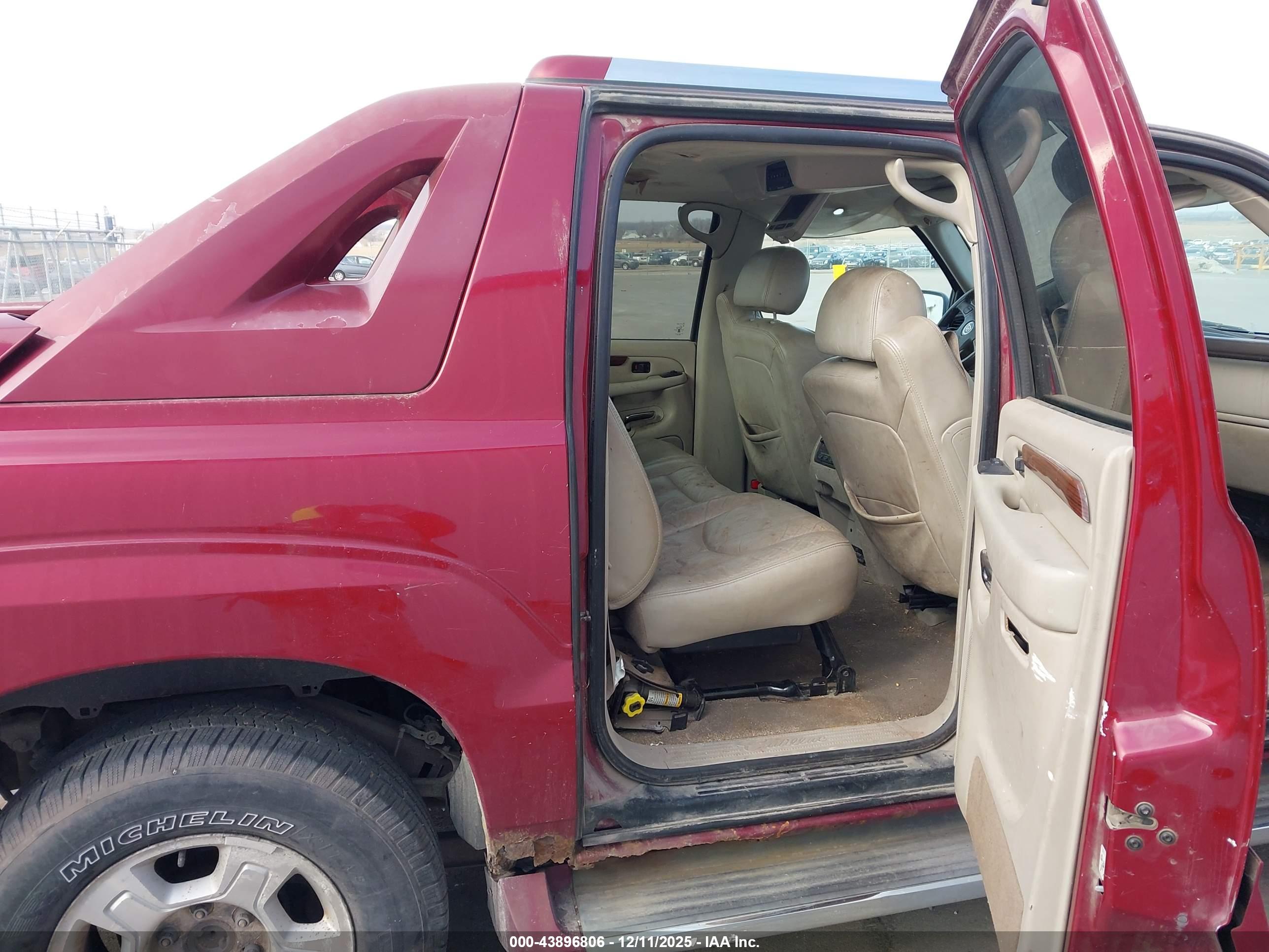 CADILLAC ESCALADE image 8