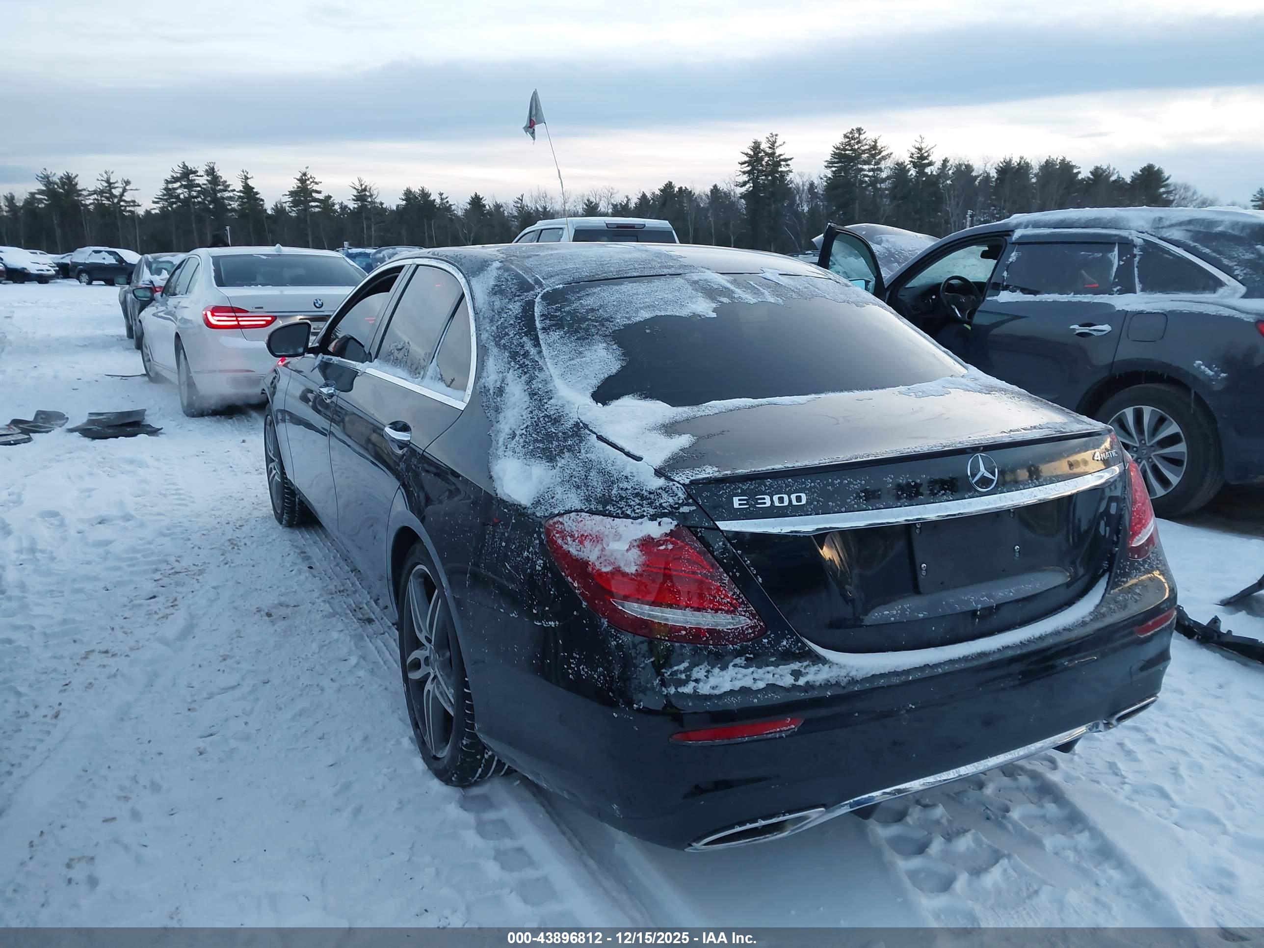 MERCEDES-BENZ E image 3