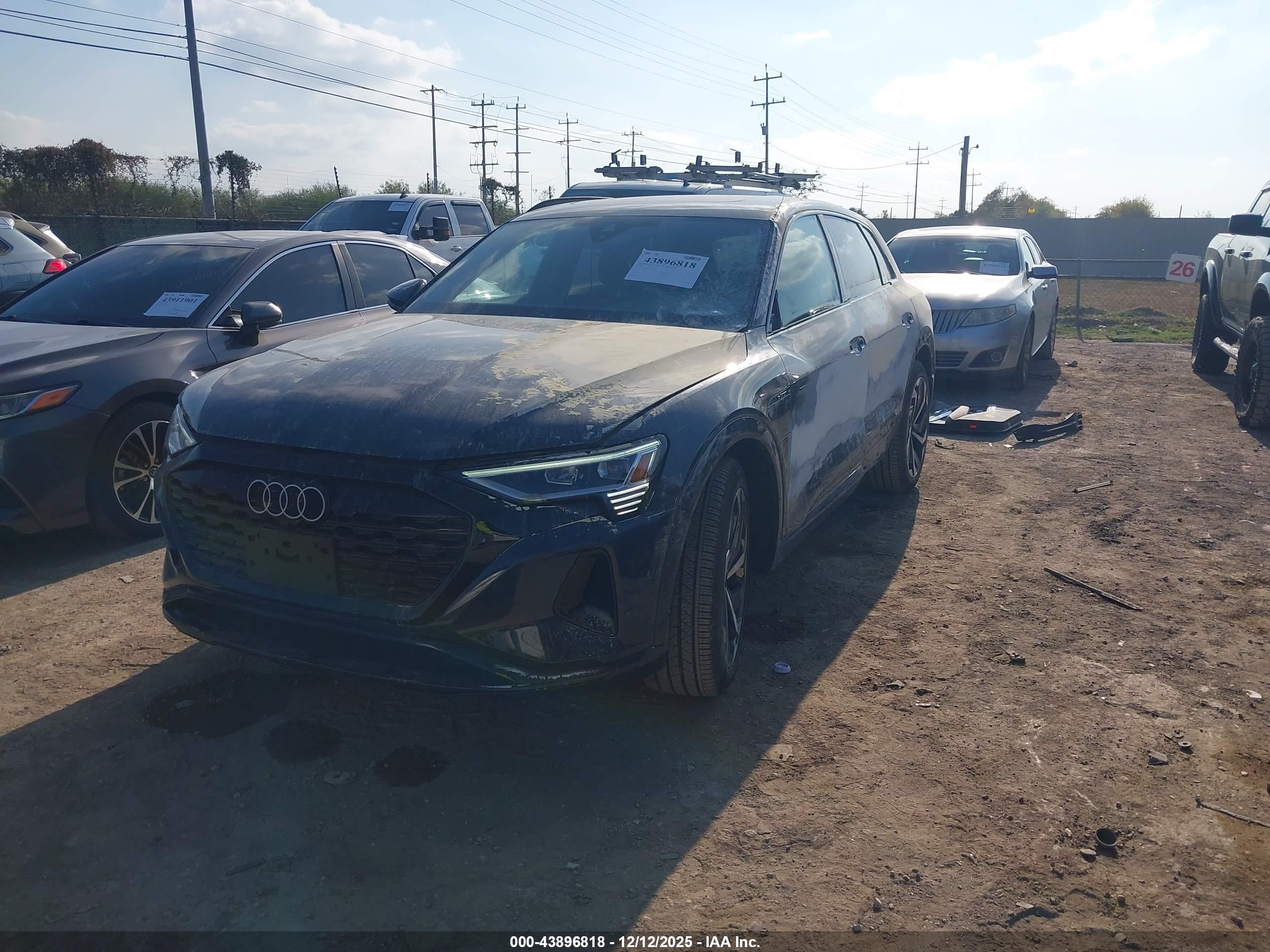 AUDI Q8 image 2