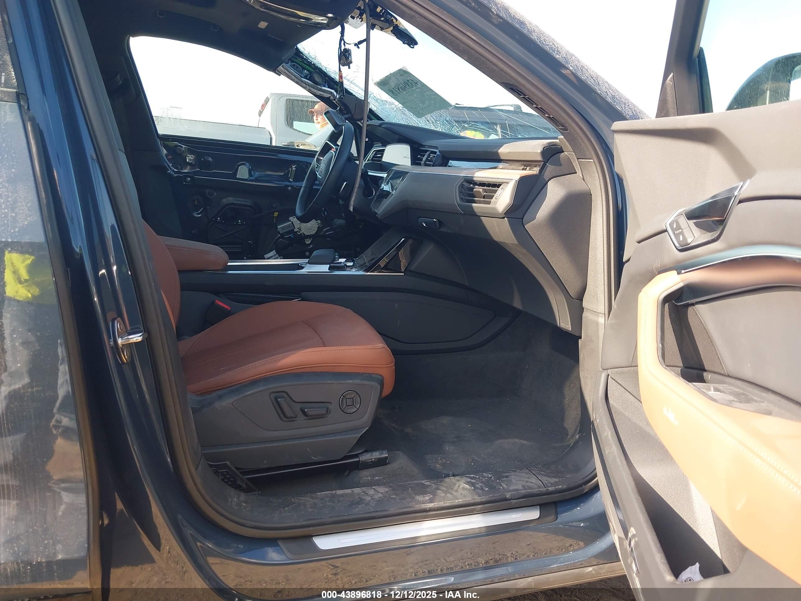 AUDI Q8 image 5