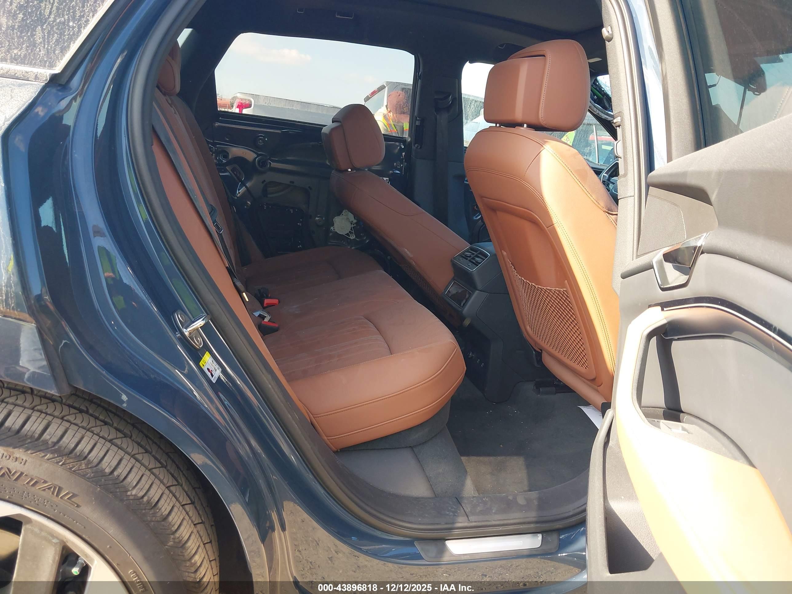 AUDI Q8 image 8