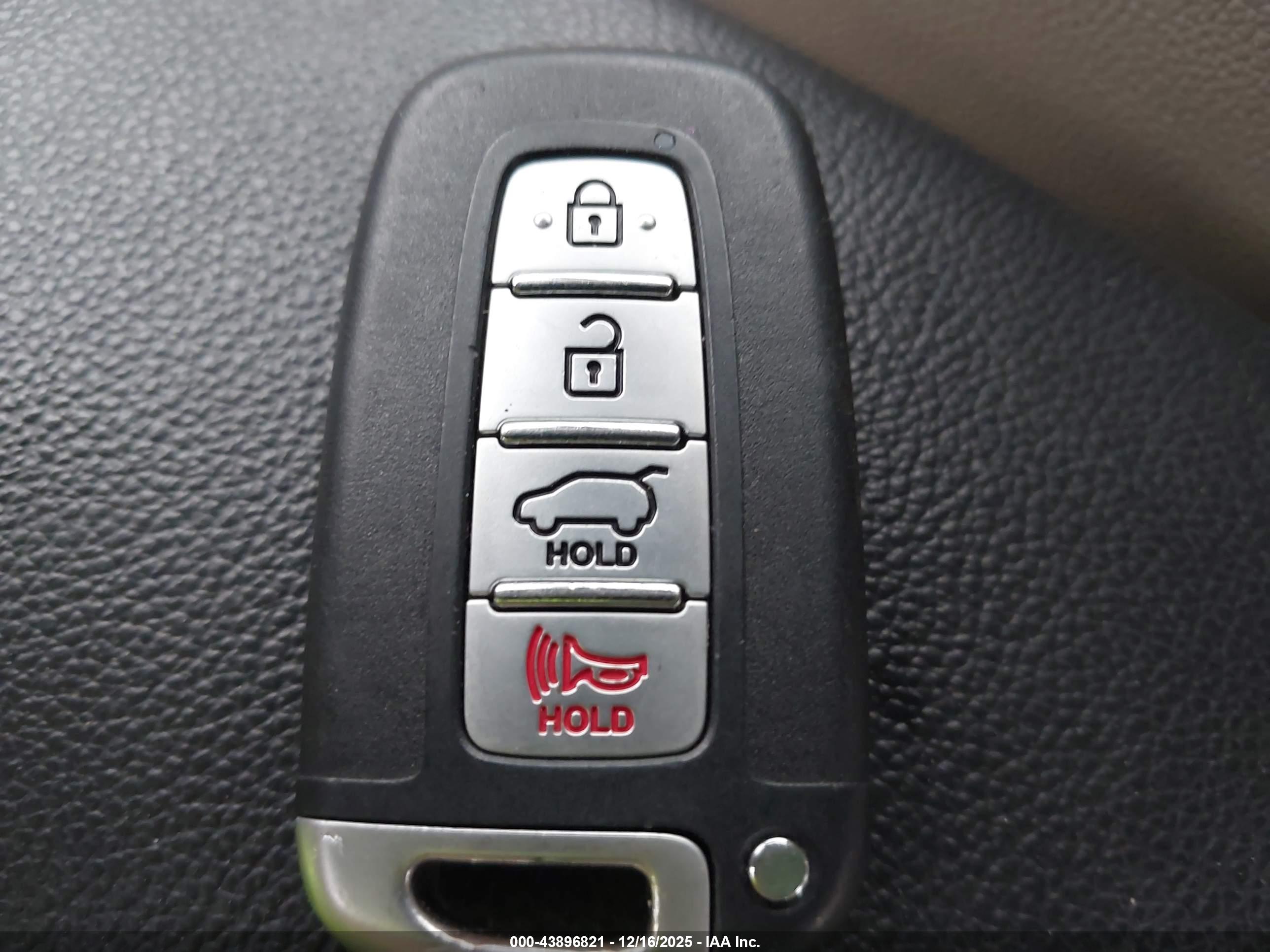 HYUNDAI ELANTRA image 11