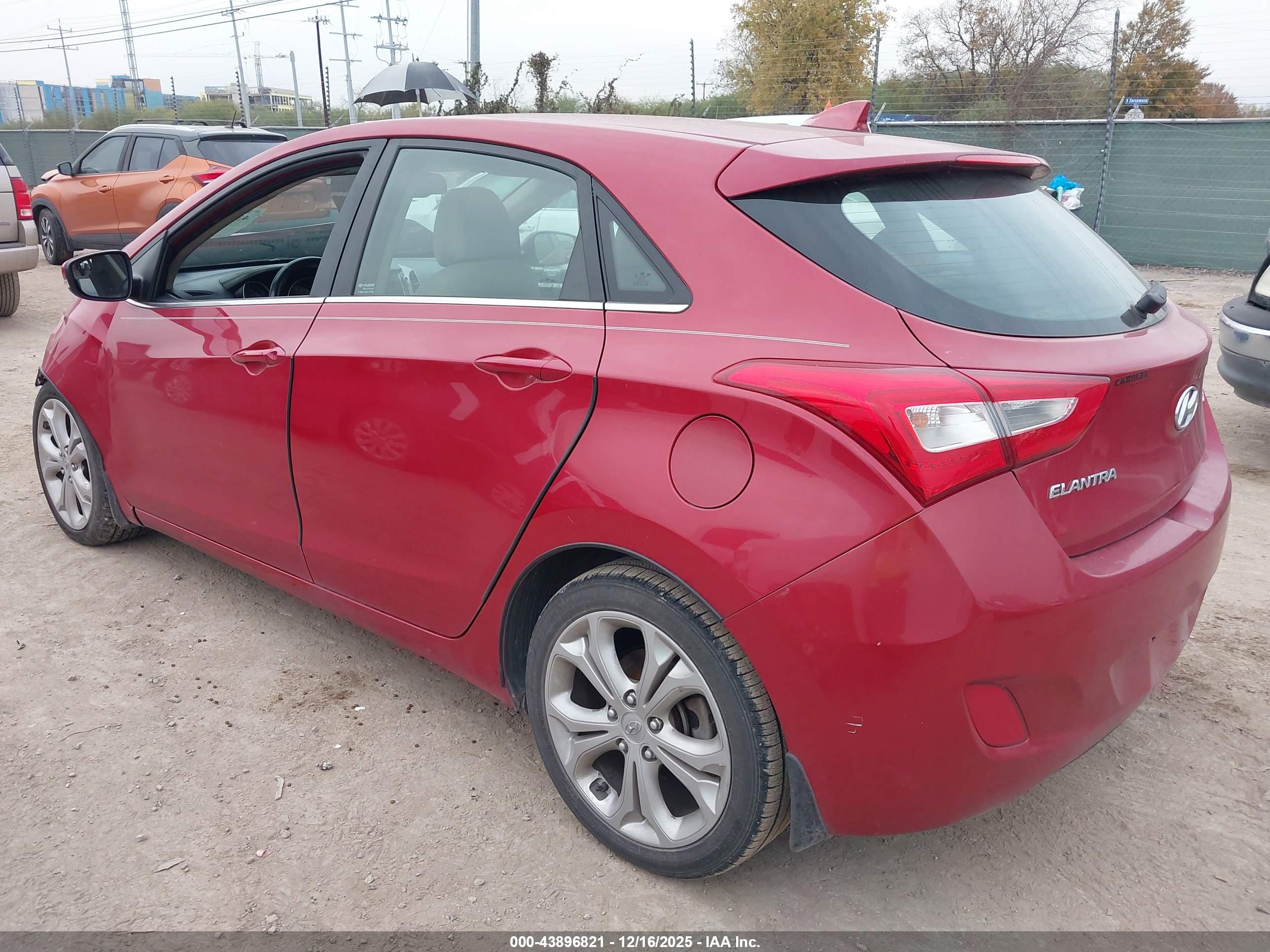 HYUNDAI ELANTRA image 3