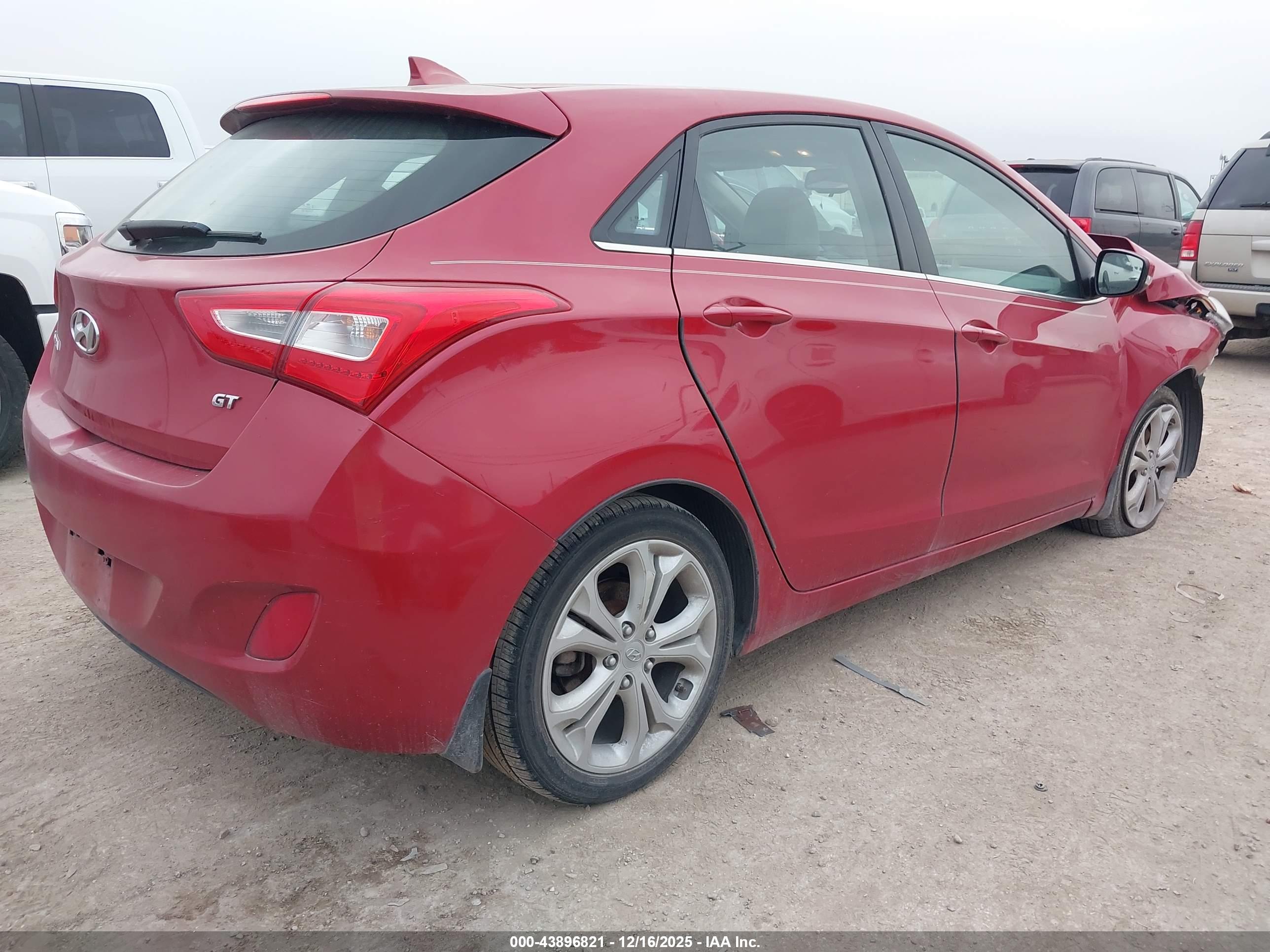HYUNDAI ELANTRA image 4