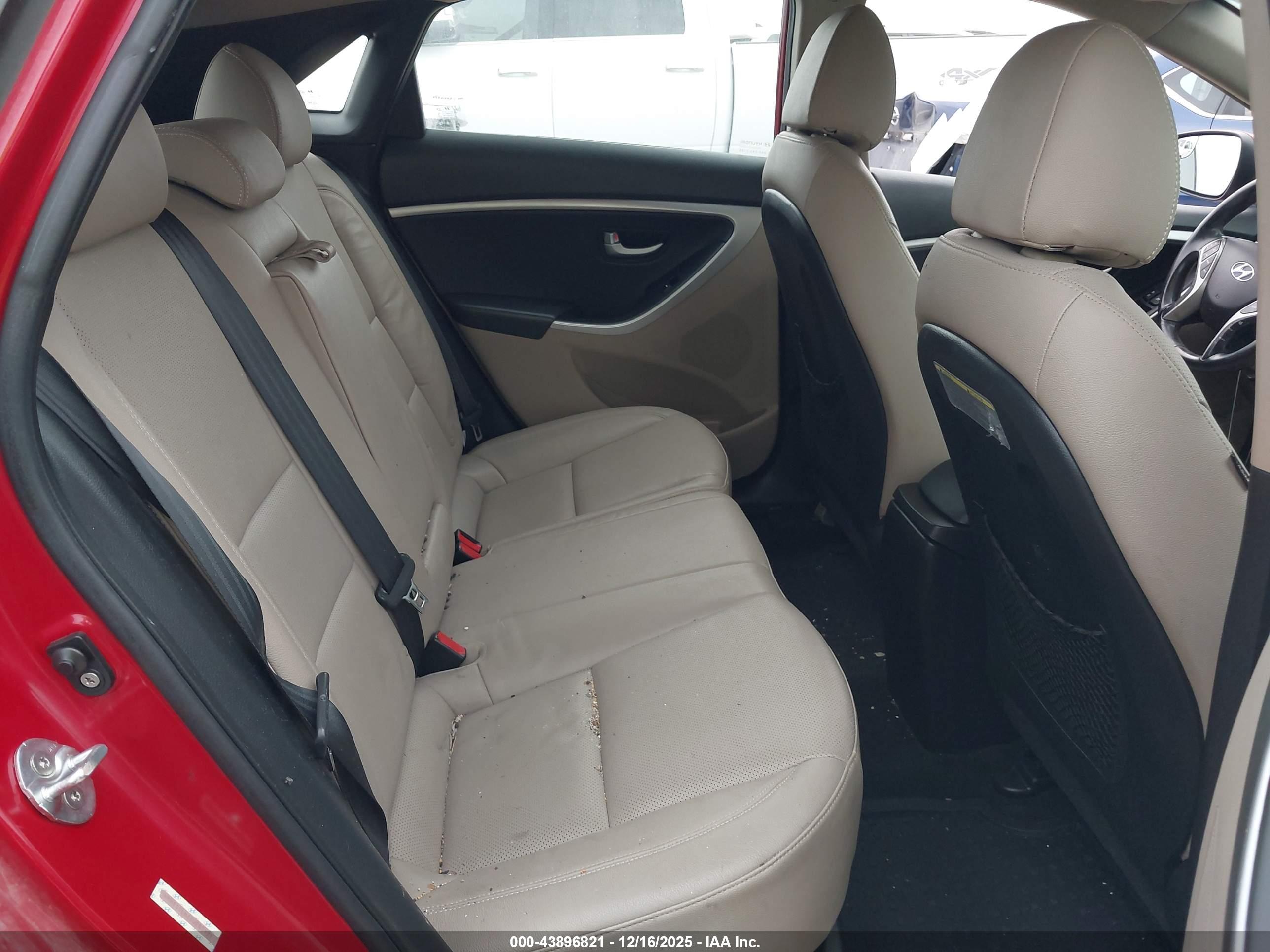 HYUNDAI ELANTRA image 8