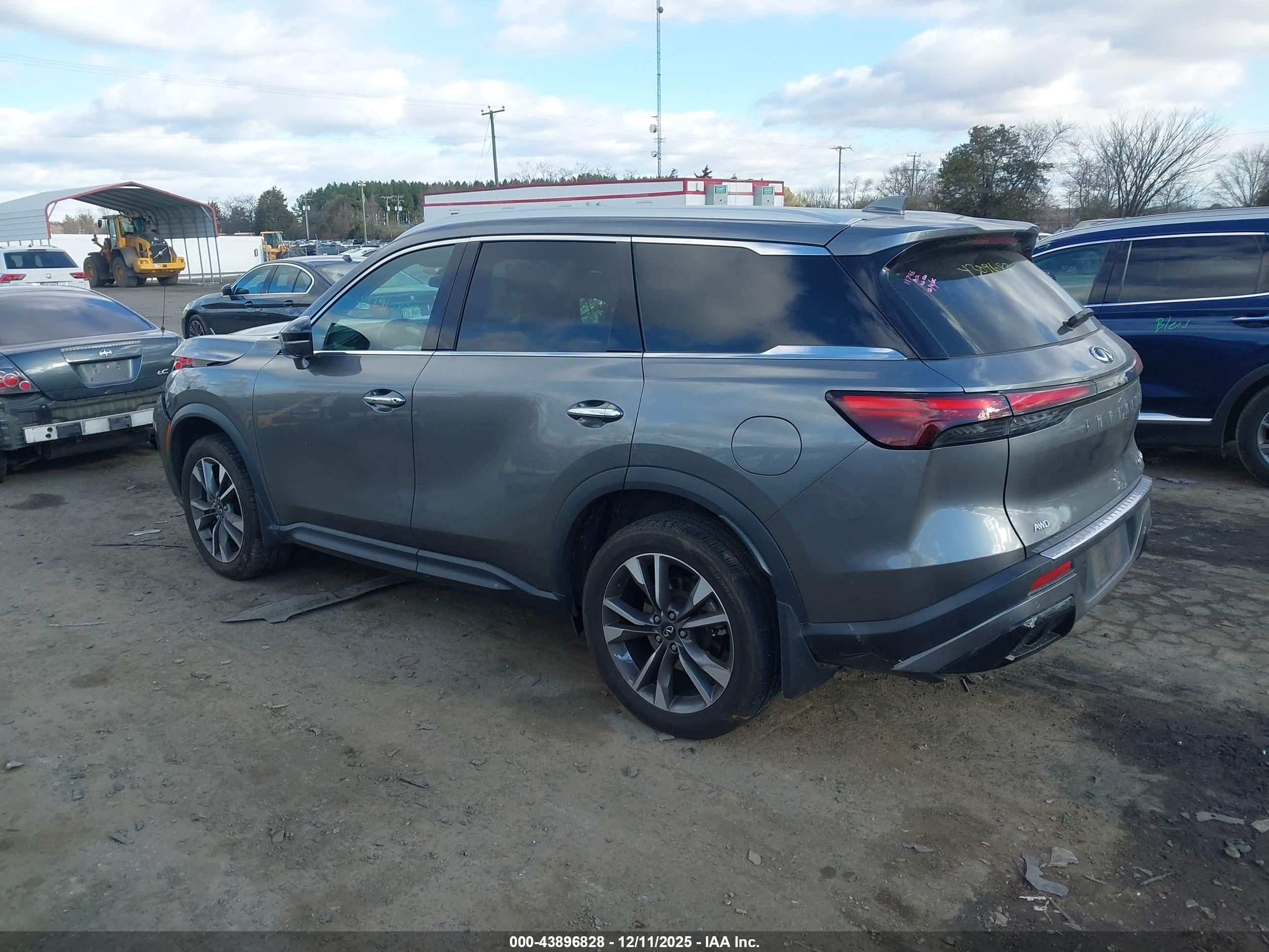 INFINITI QX60 image 3