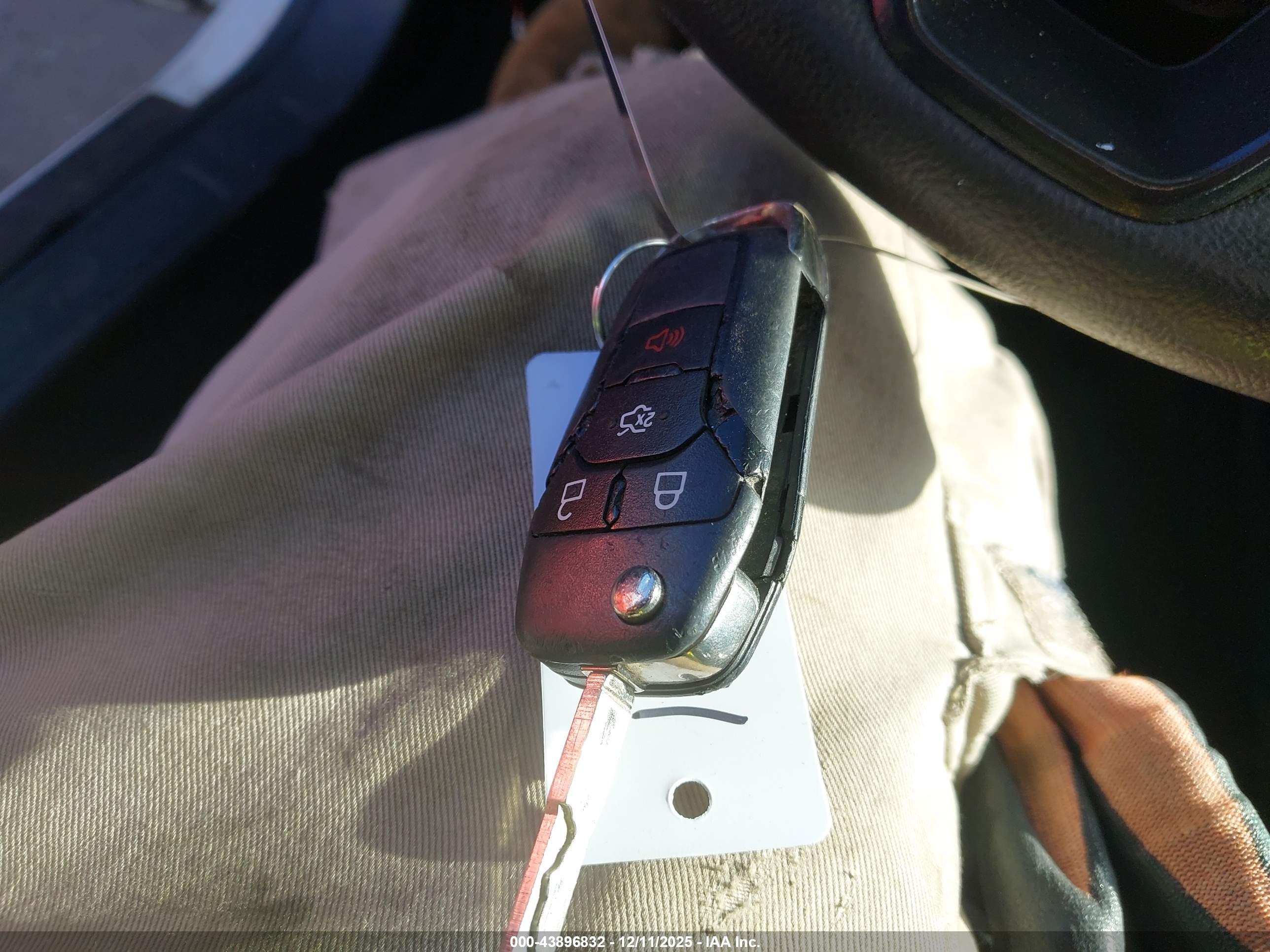 FORD FUSION image 11