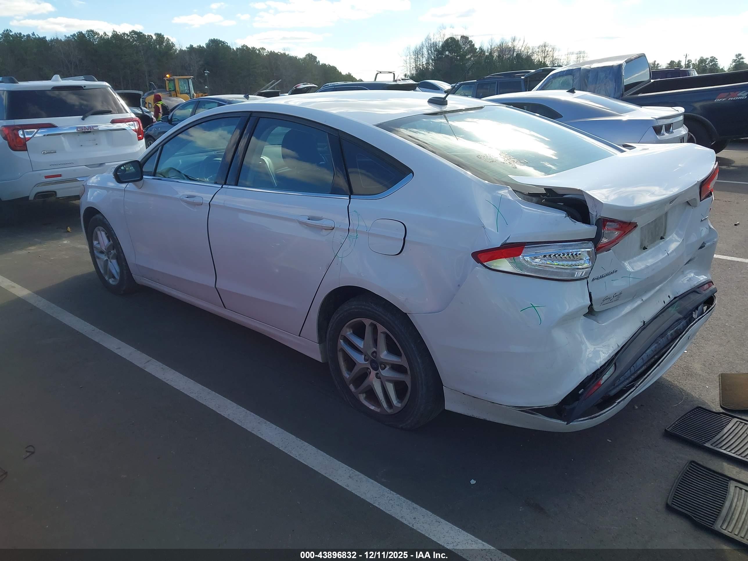 FORD FUSION image 3