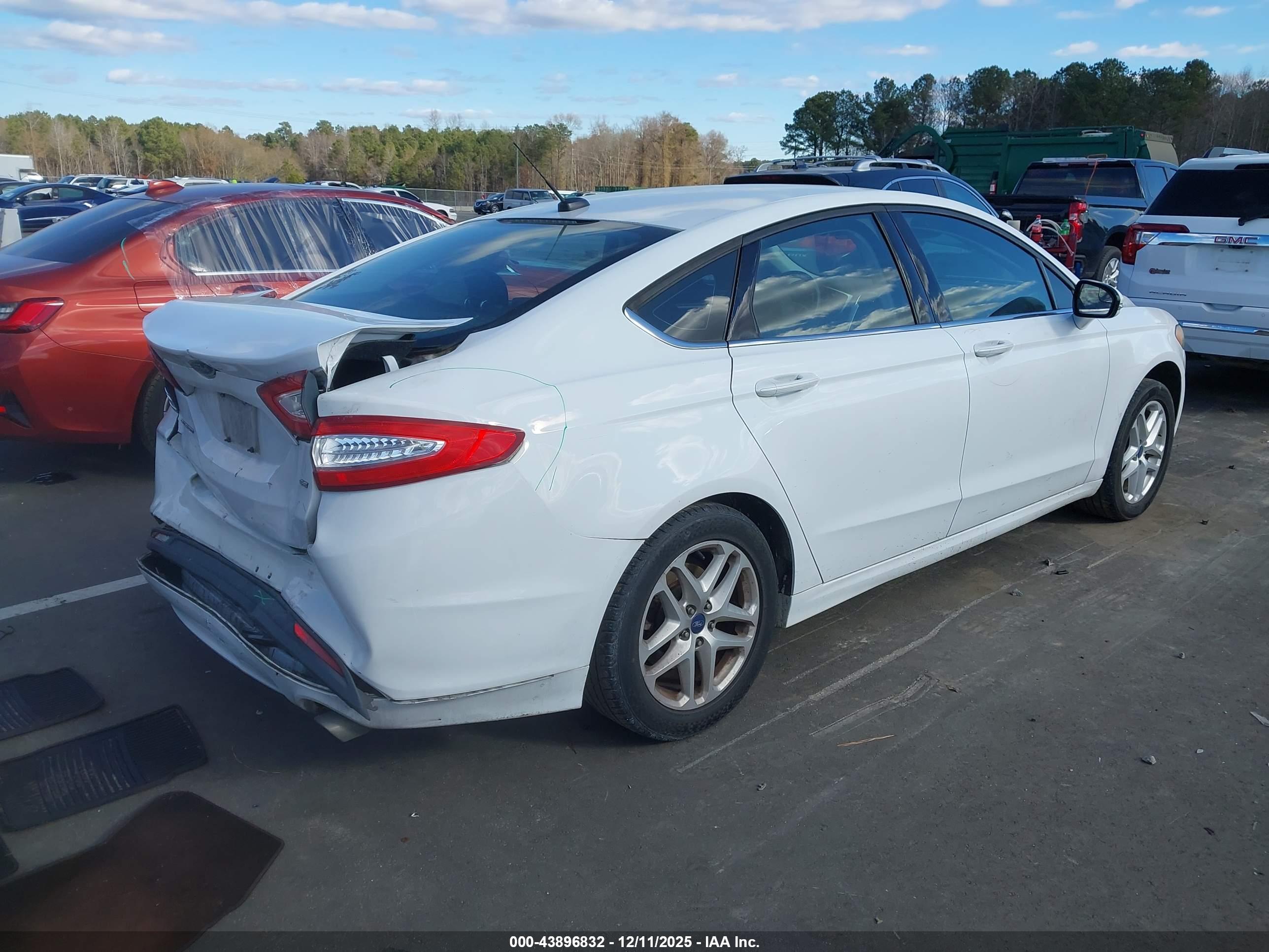 FORD FUSION image 4