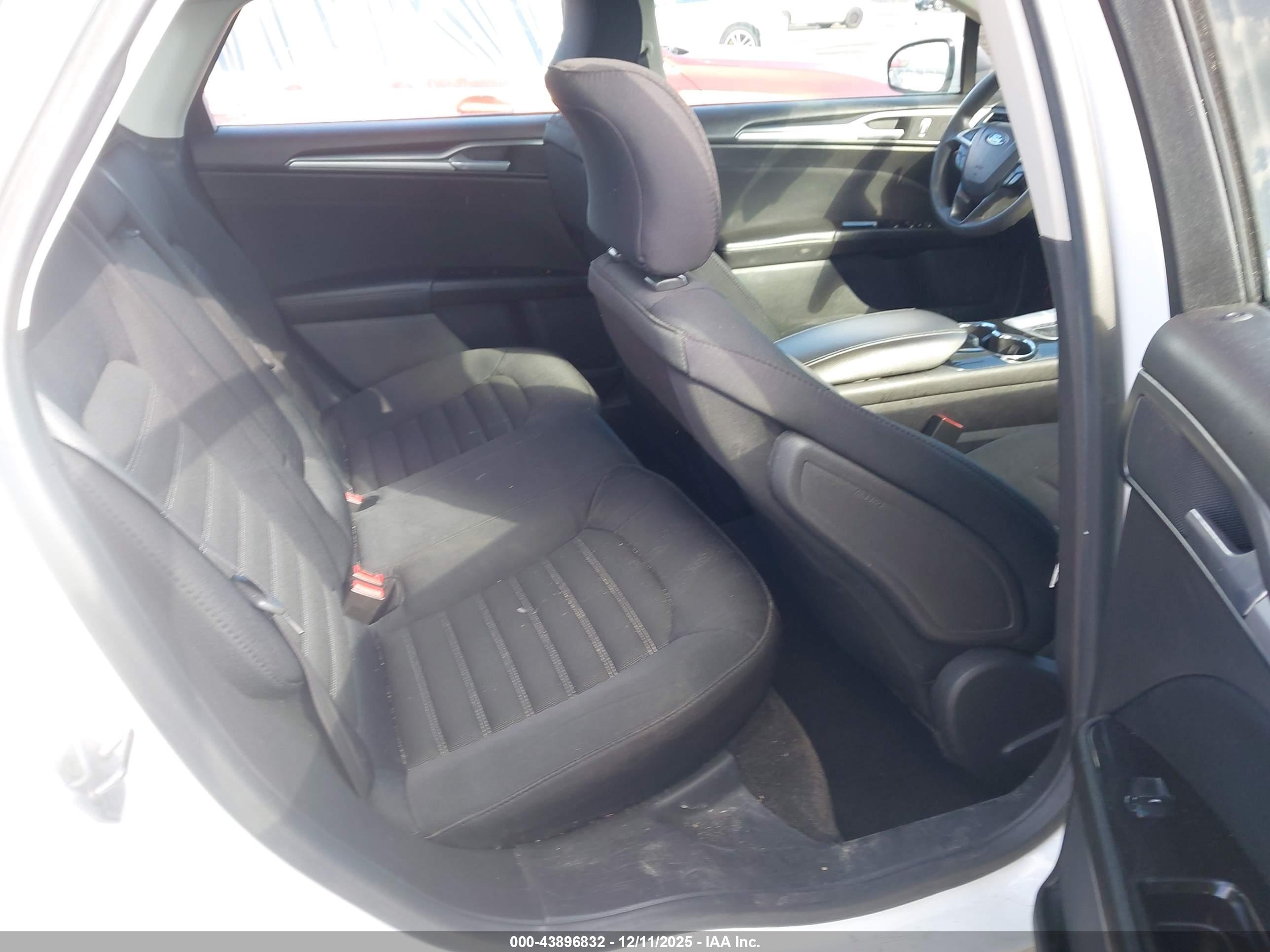FORD FUSION image 8