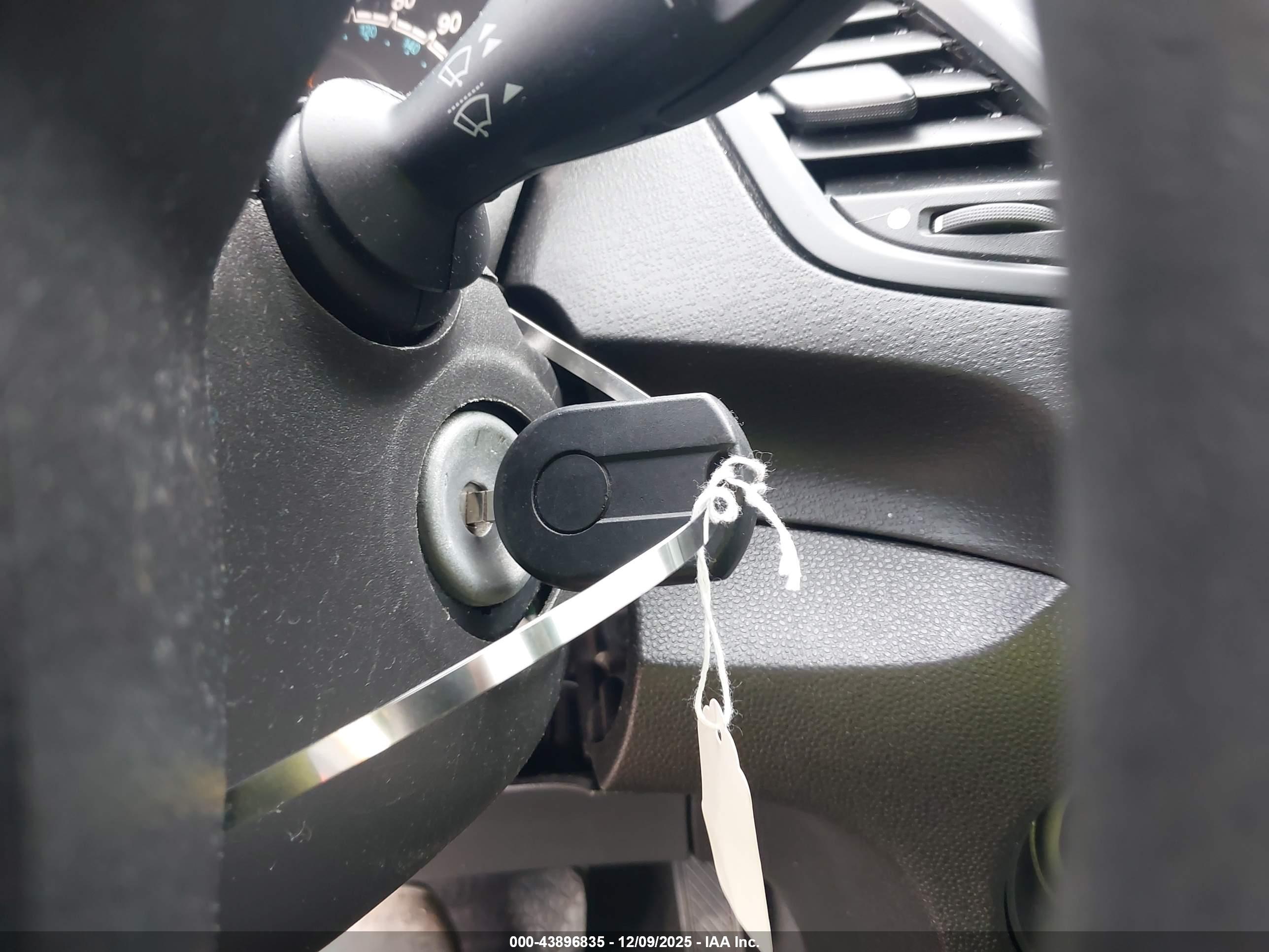 FORD FIESTA image 11