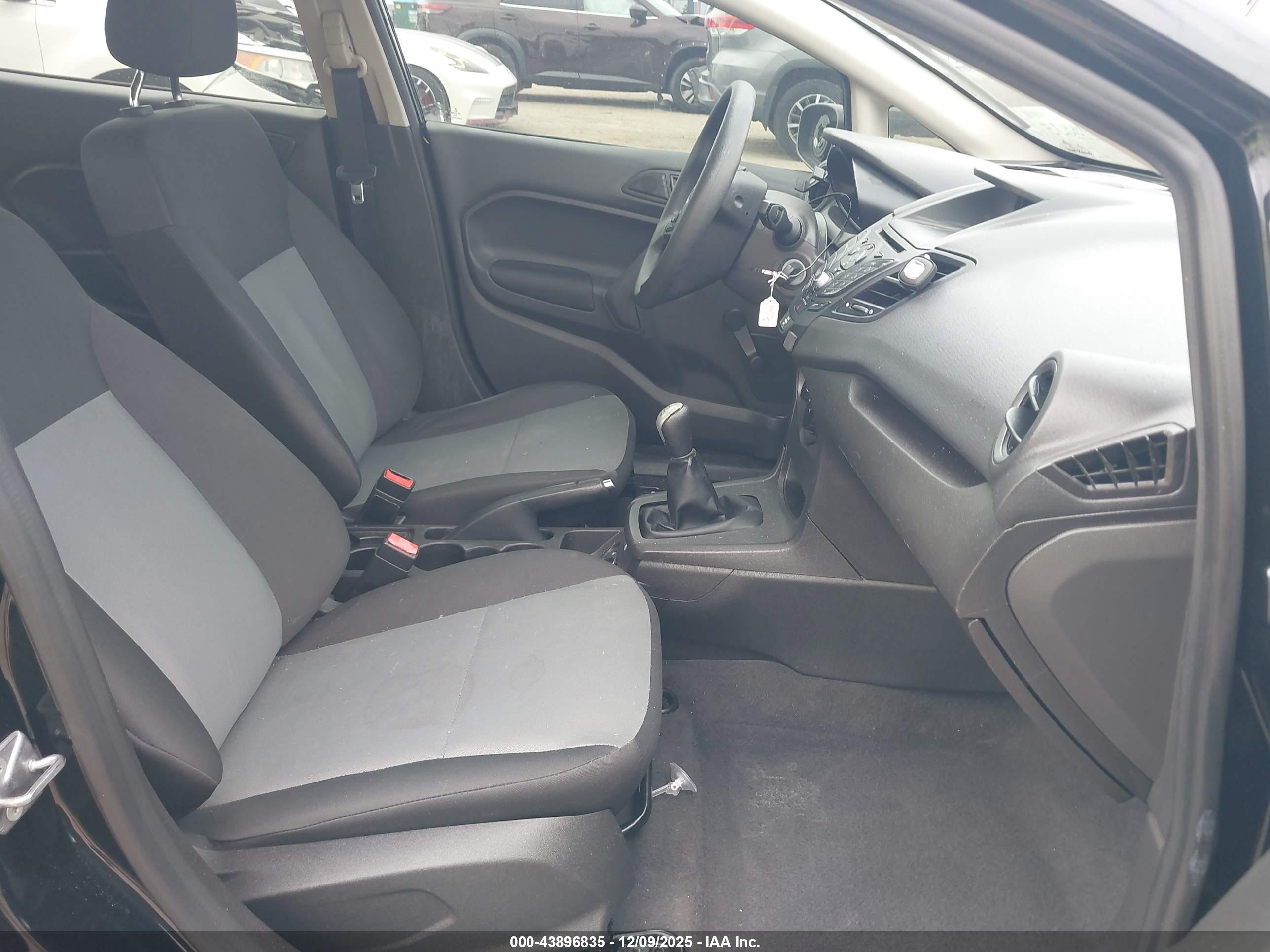 FORD FIESTA image 5