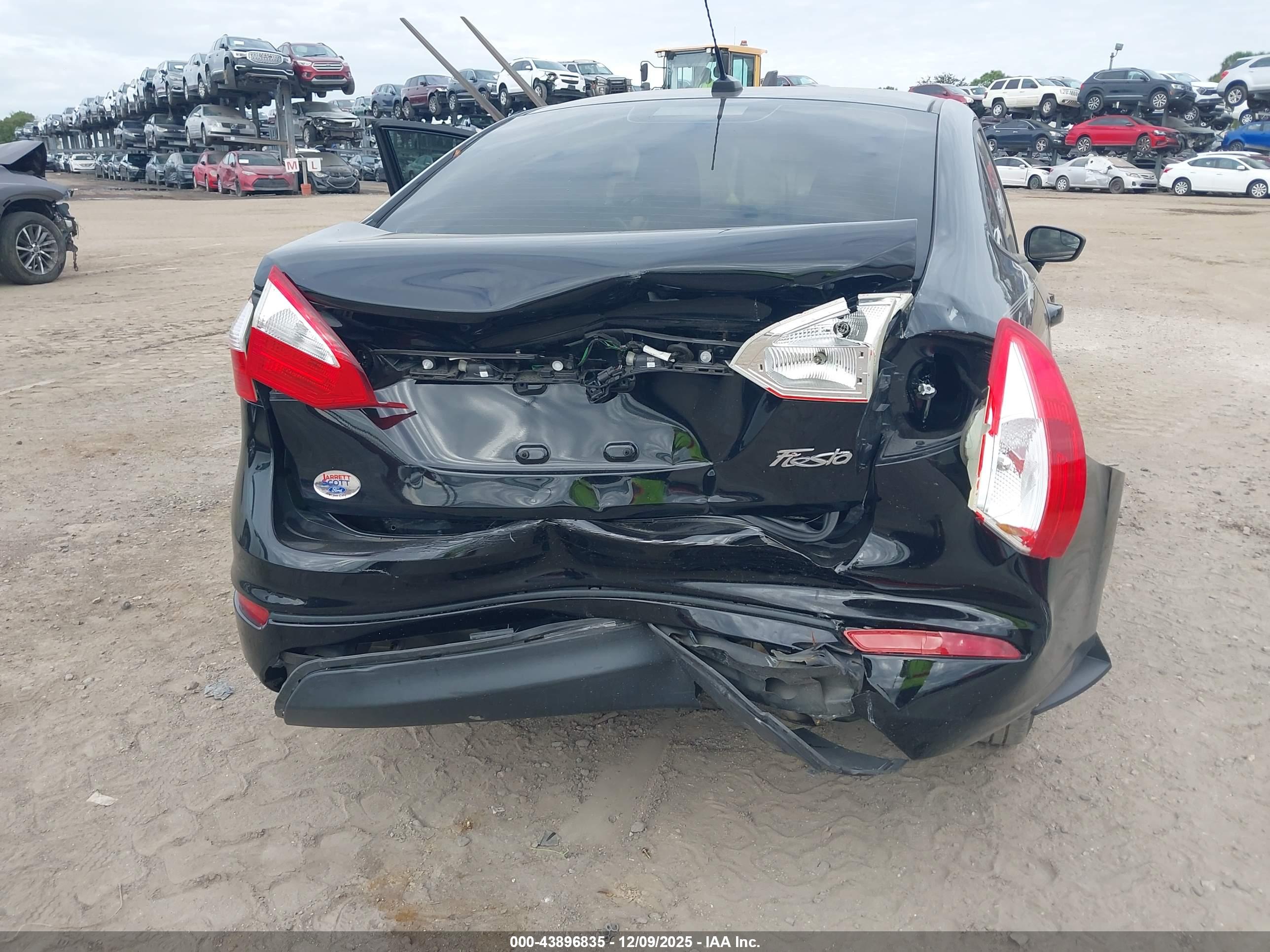 FORD FIESTA image 6