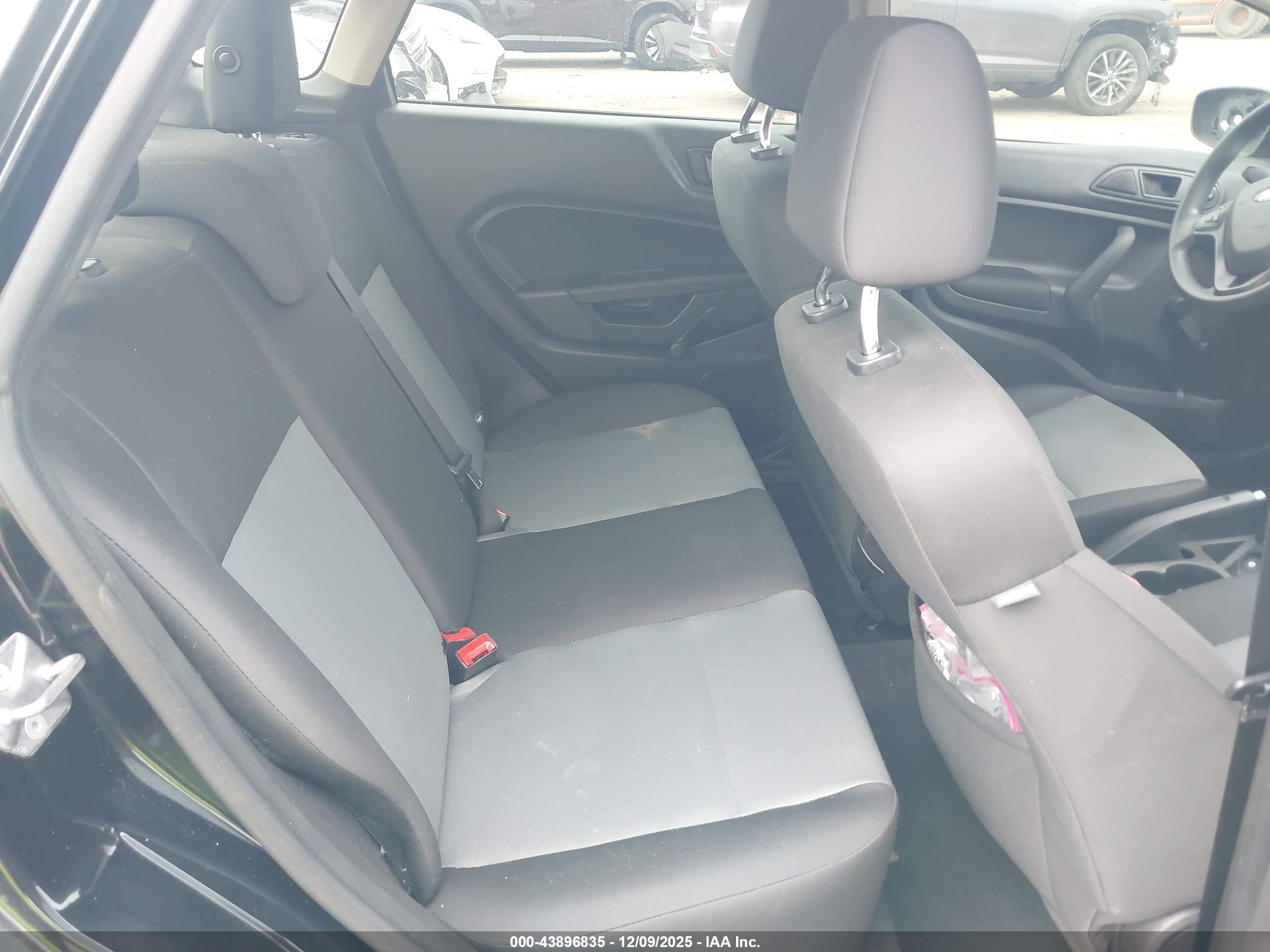 FORD FIESTA image 8