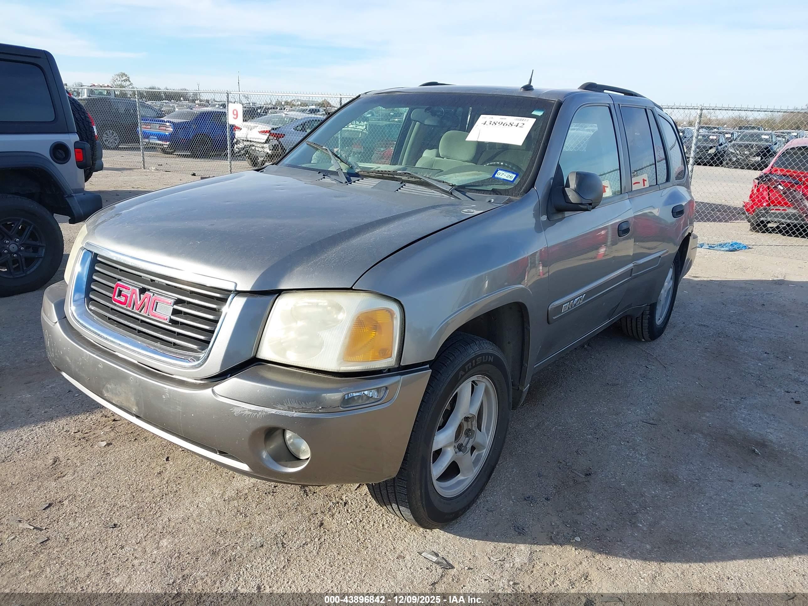 GMC ENVOY image 2