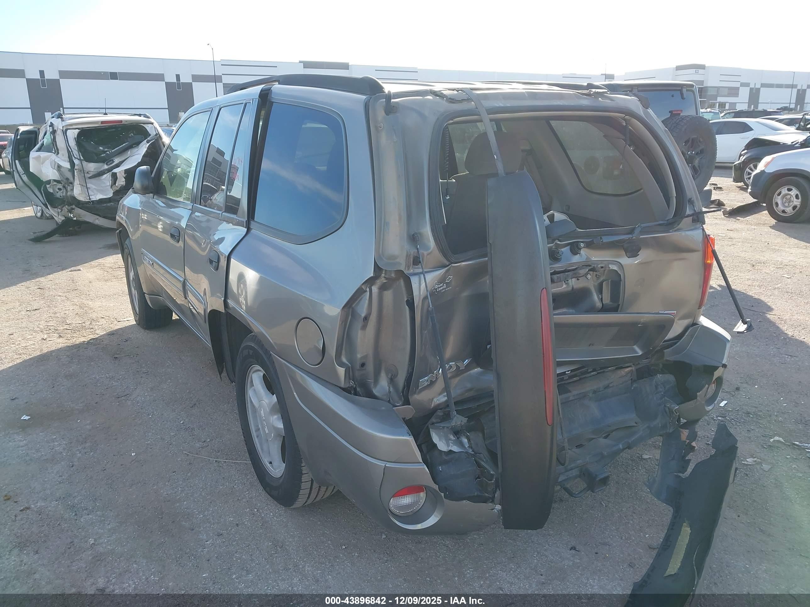 GMC ENVOY image 3
