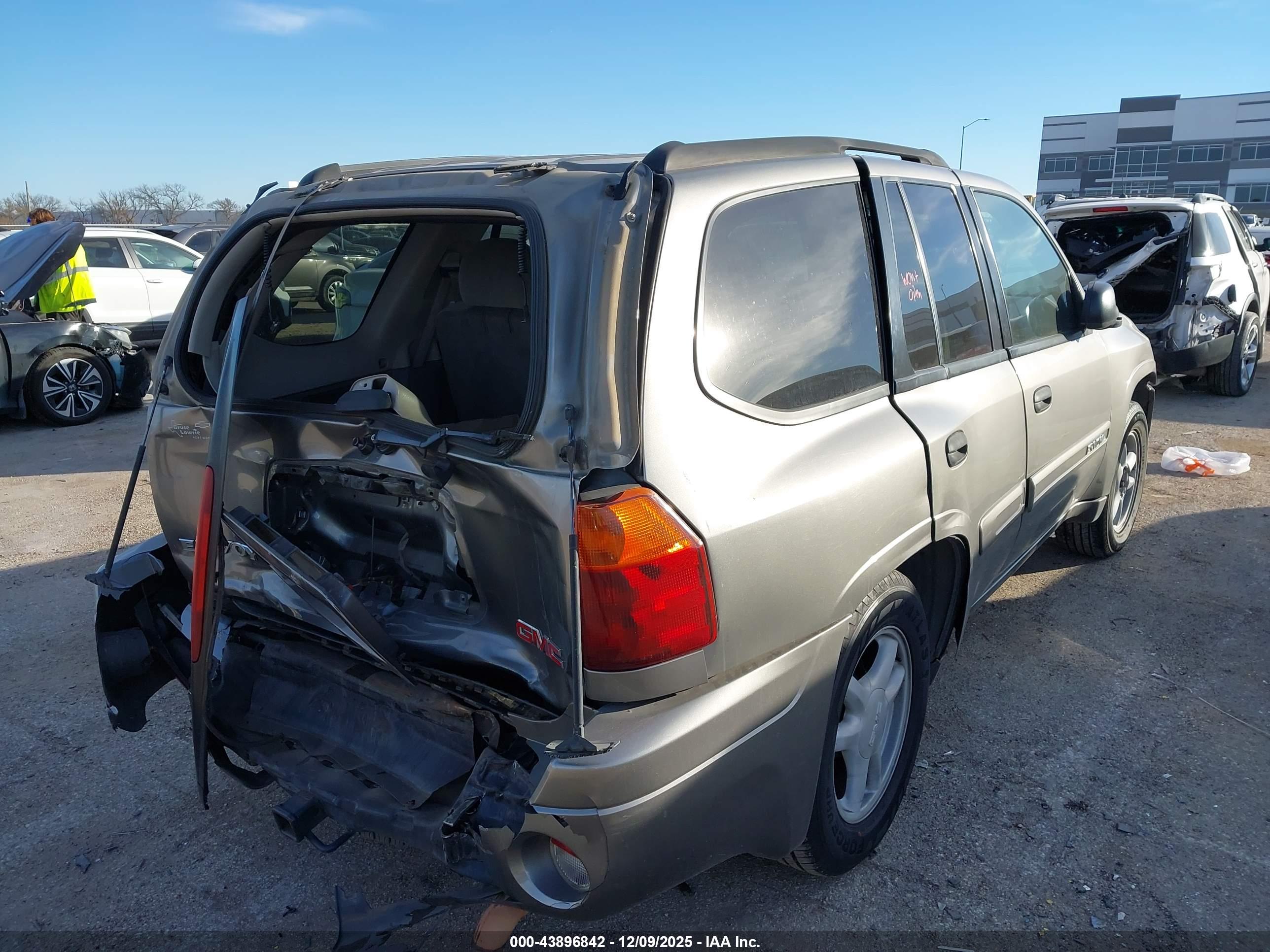 GMC ENVOY image 4