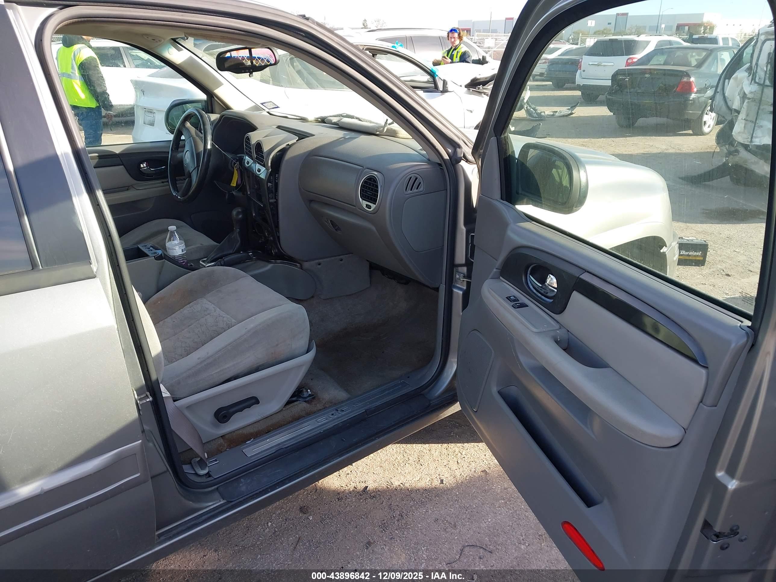 GMC ENVOY image 5