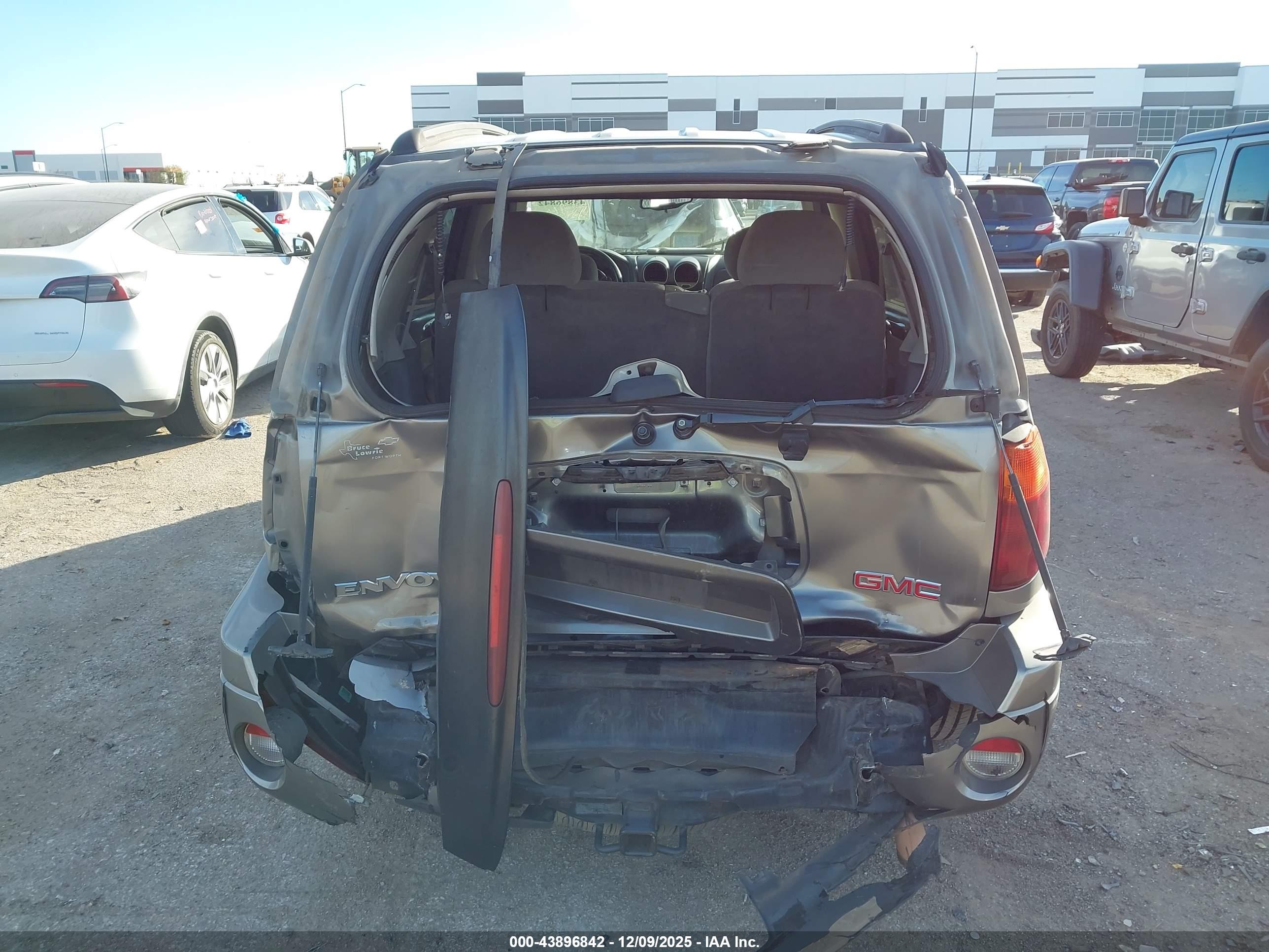 GMC ENVOY image 6