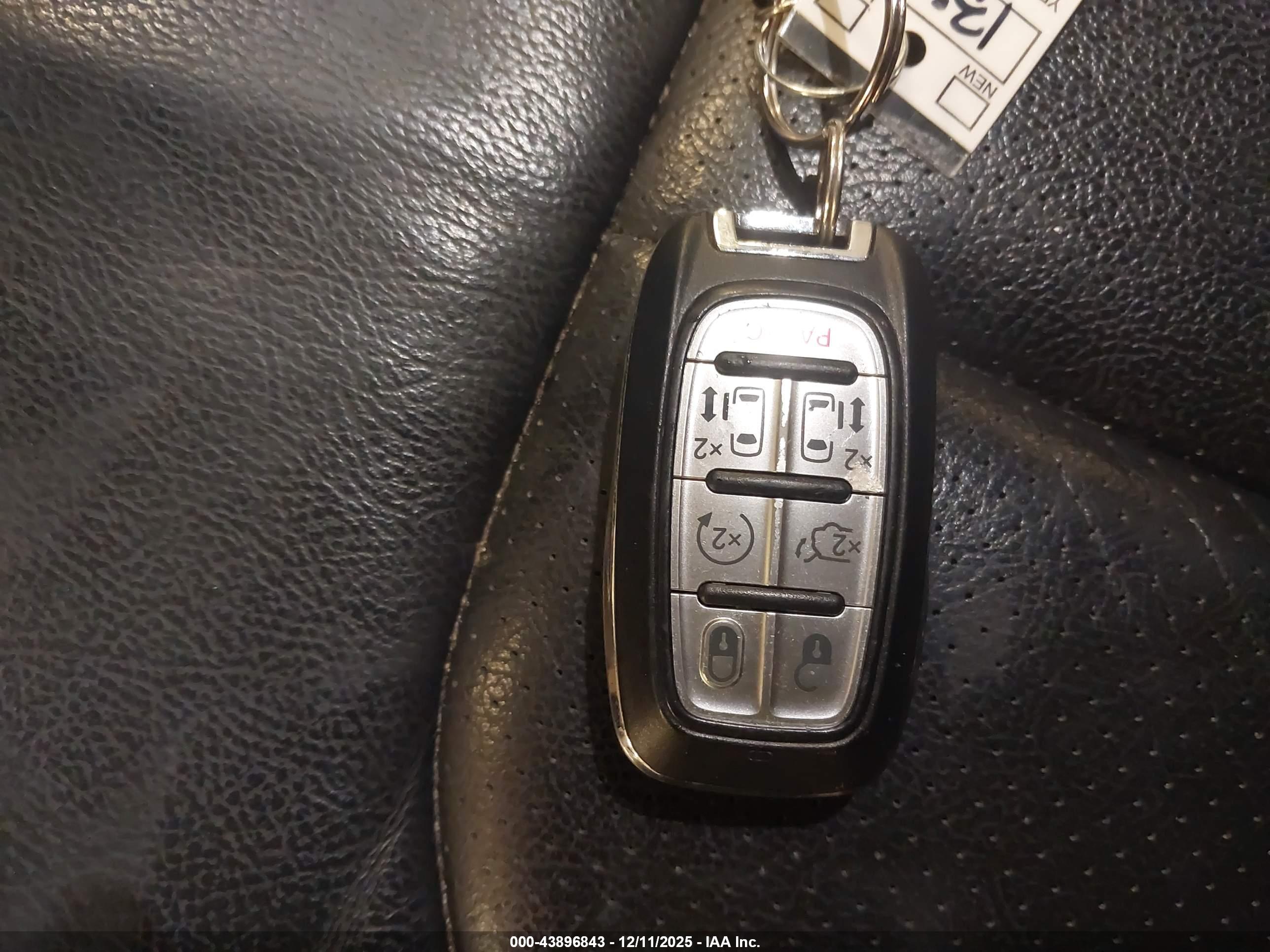 CHRYSLER PACIFICA image 11