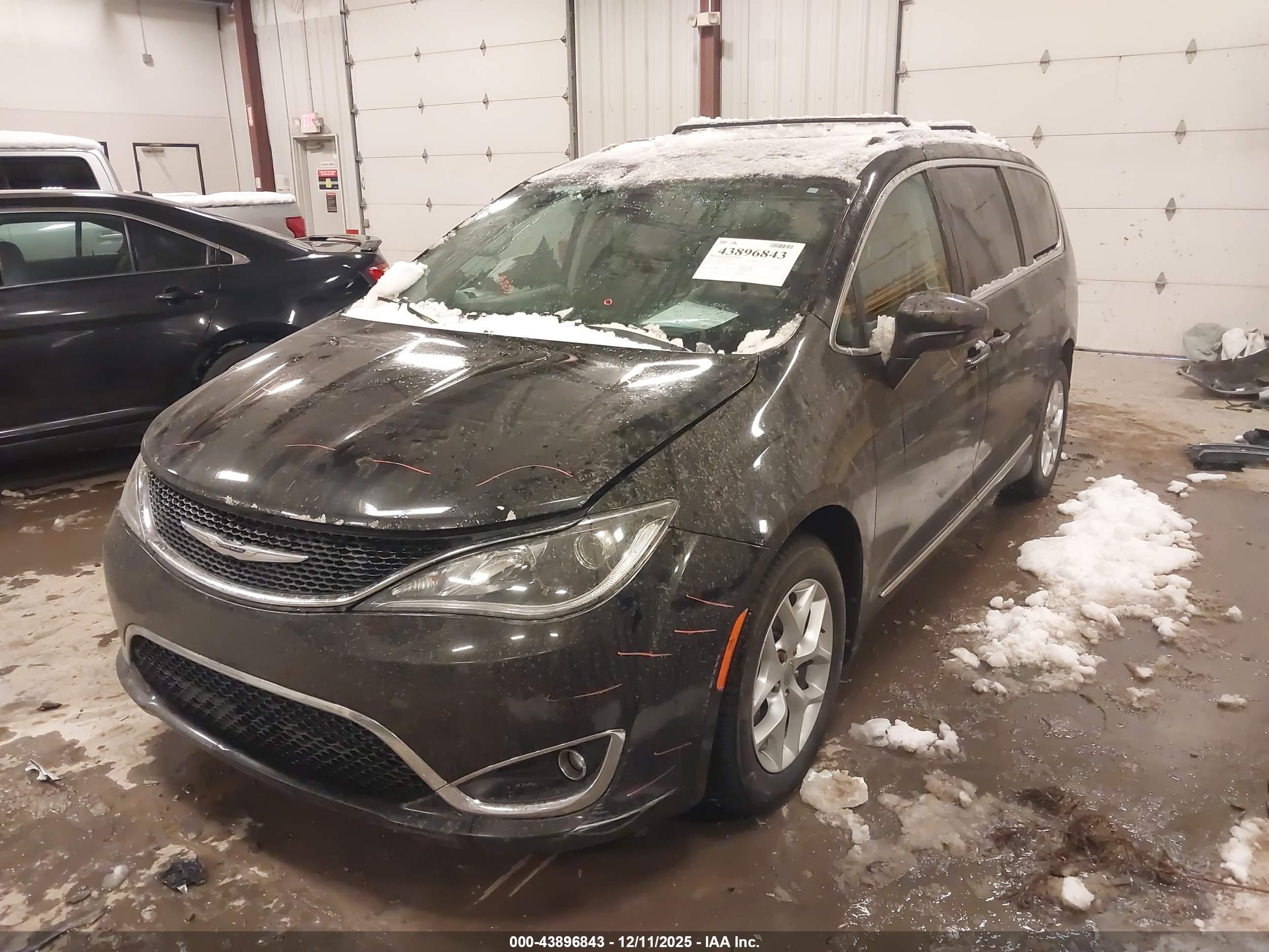 CHRYSLER PACIFICA image 2