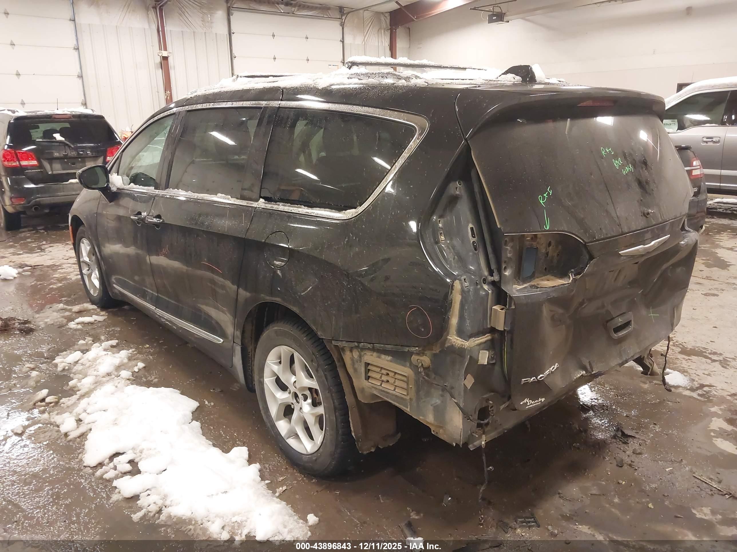 CHRYSLER PACIFICA image 3