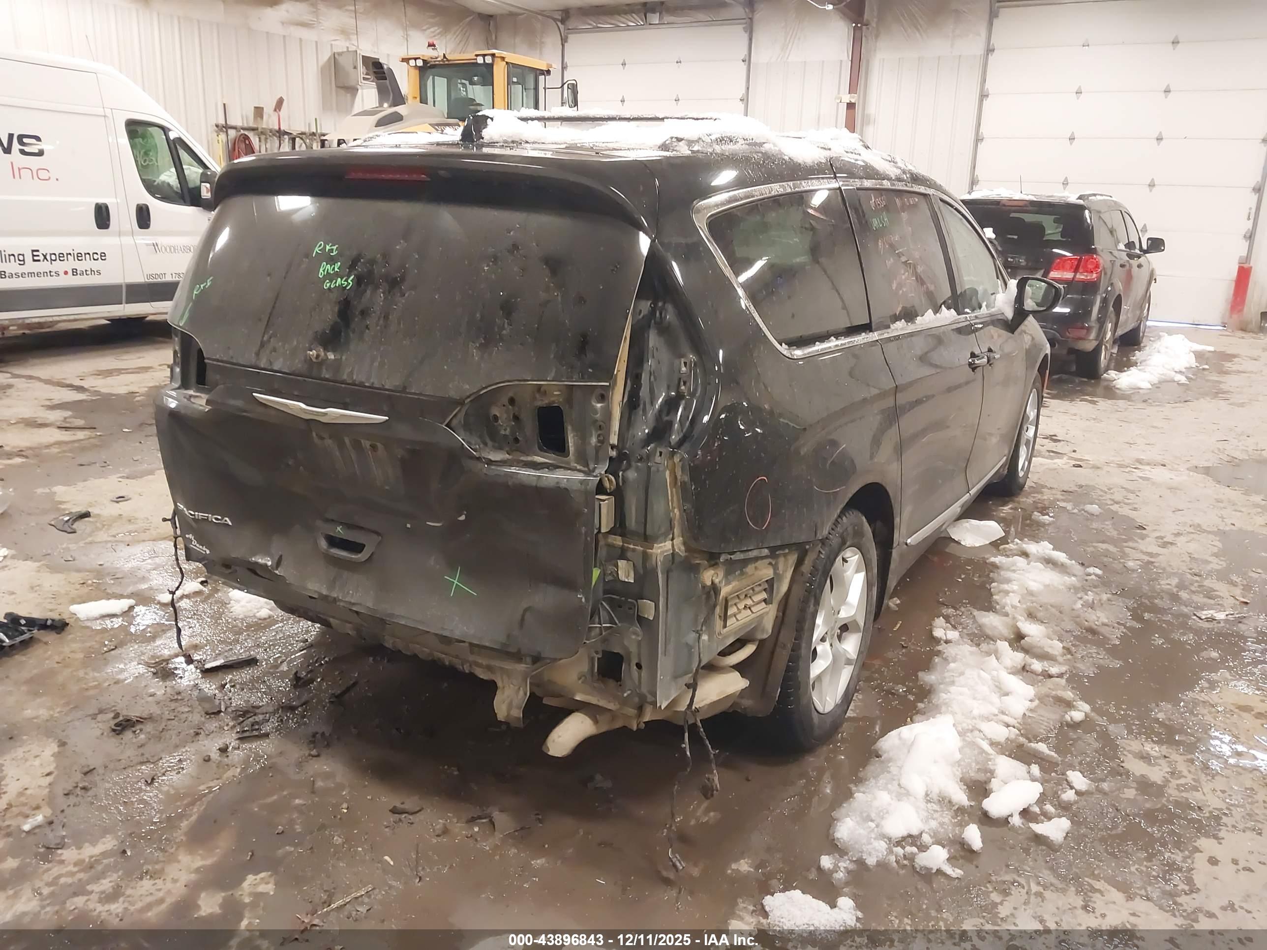 CHRYSLER PACIFICA image 4