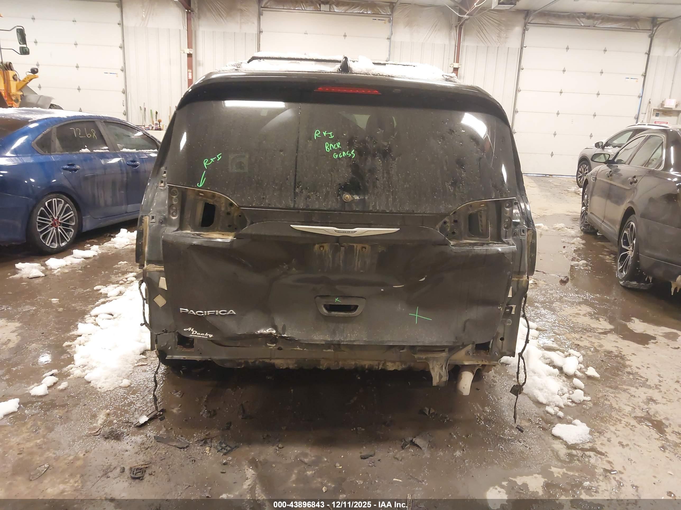 CHRYSLER PACIFICA image 6