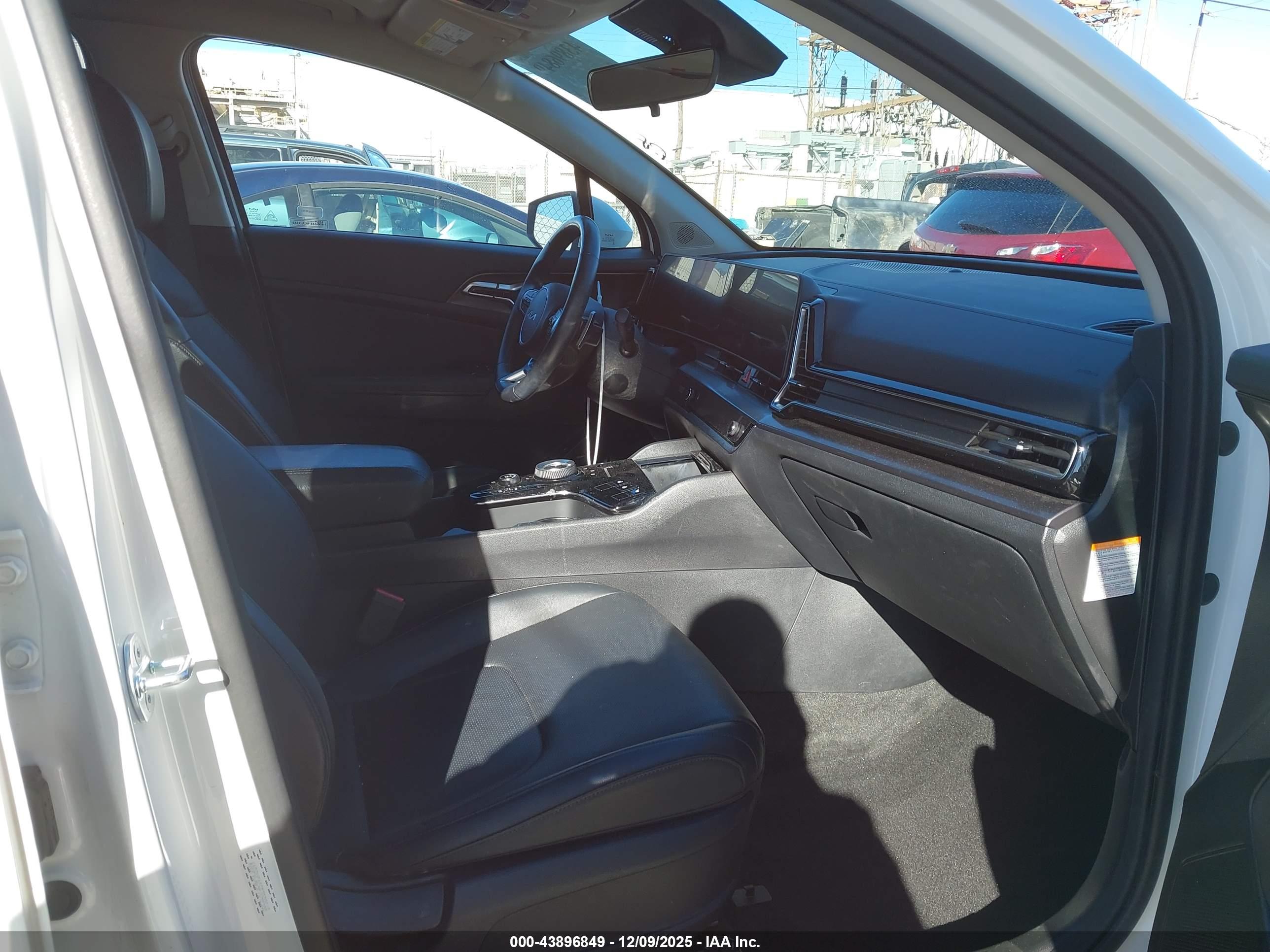 KIA SPORTAGE image 5