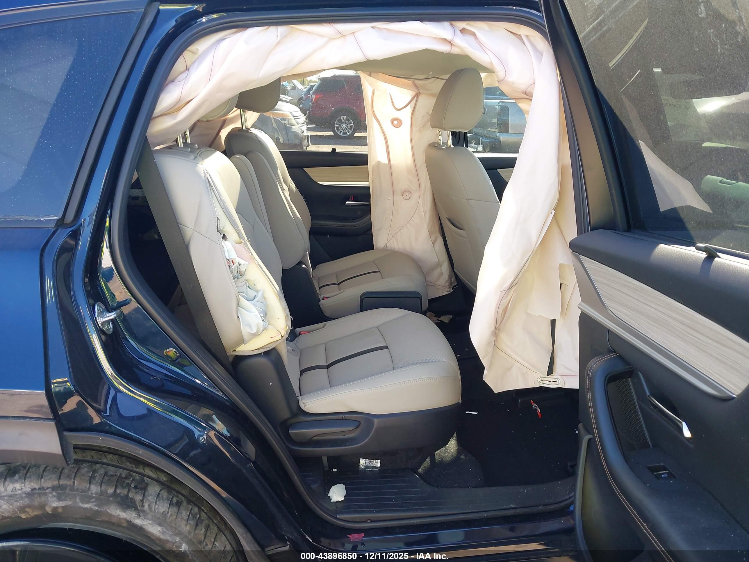 MAZDA CX-90 image 8