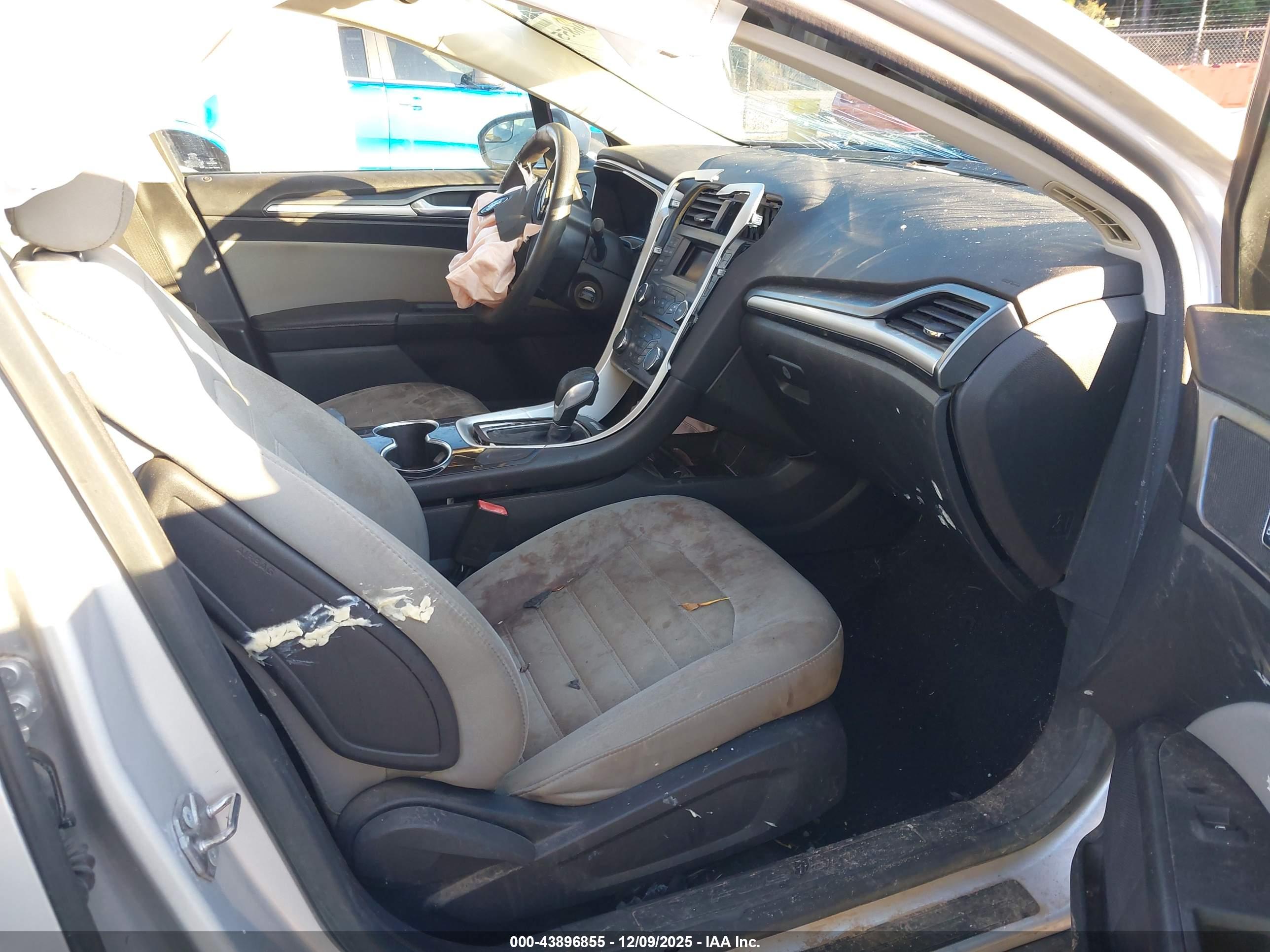 FORD FUSION image 5