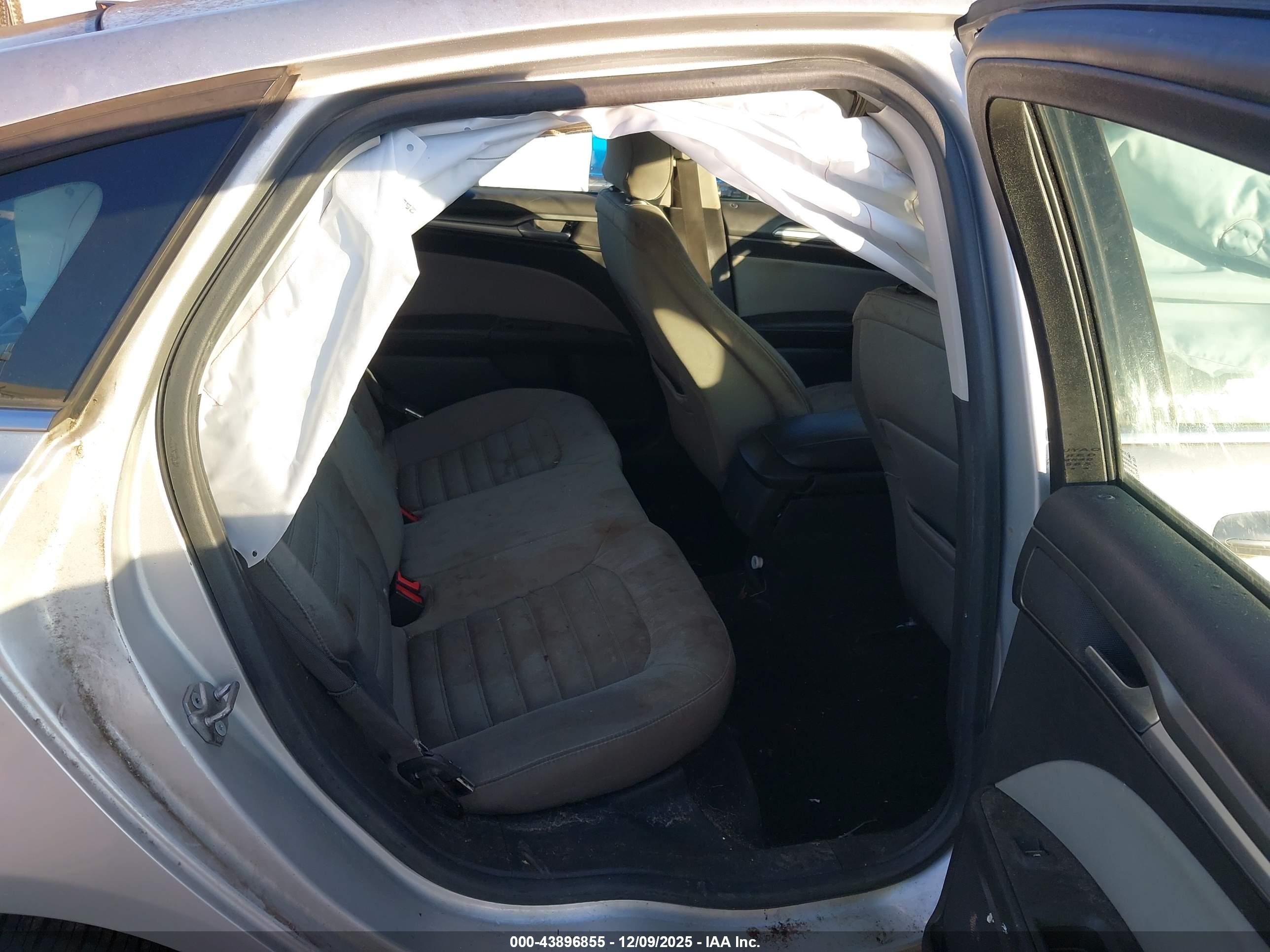 FORD FUSION image 8