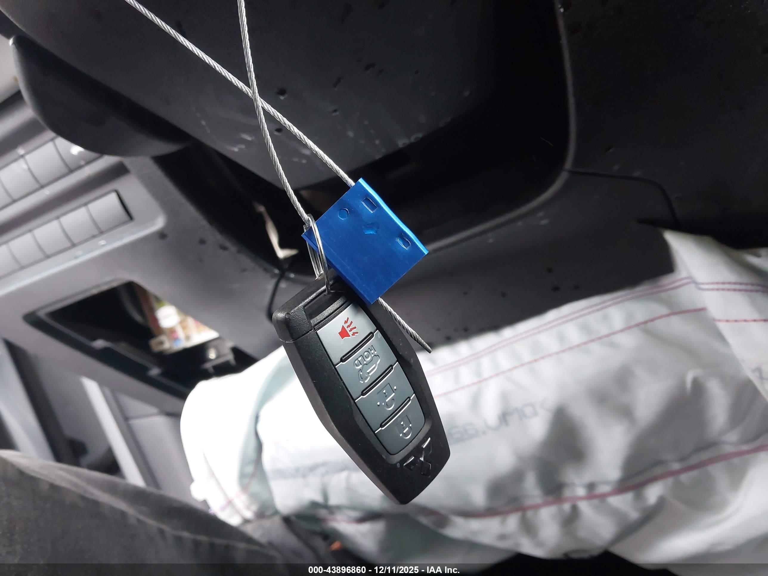 MITSUBISHI OUTLANDER image 11
