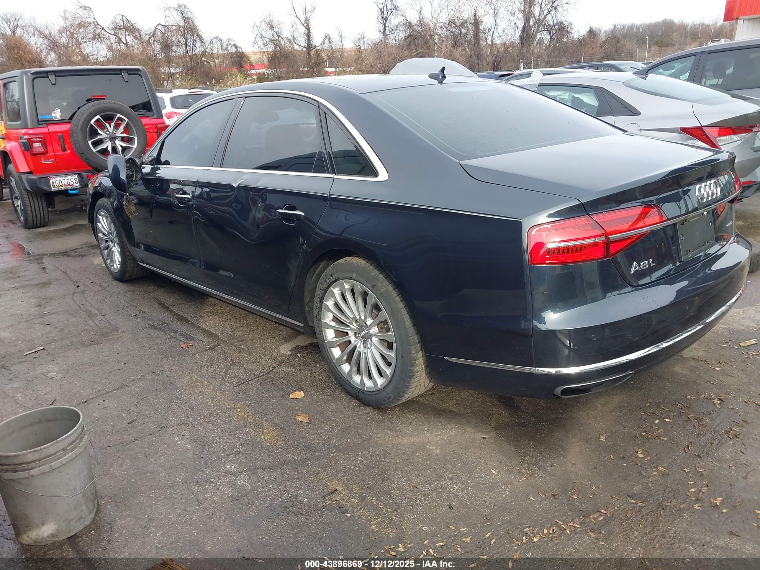 AUDI A8 image 3