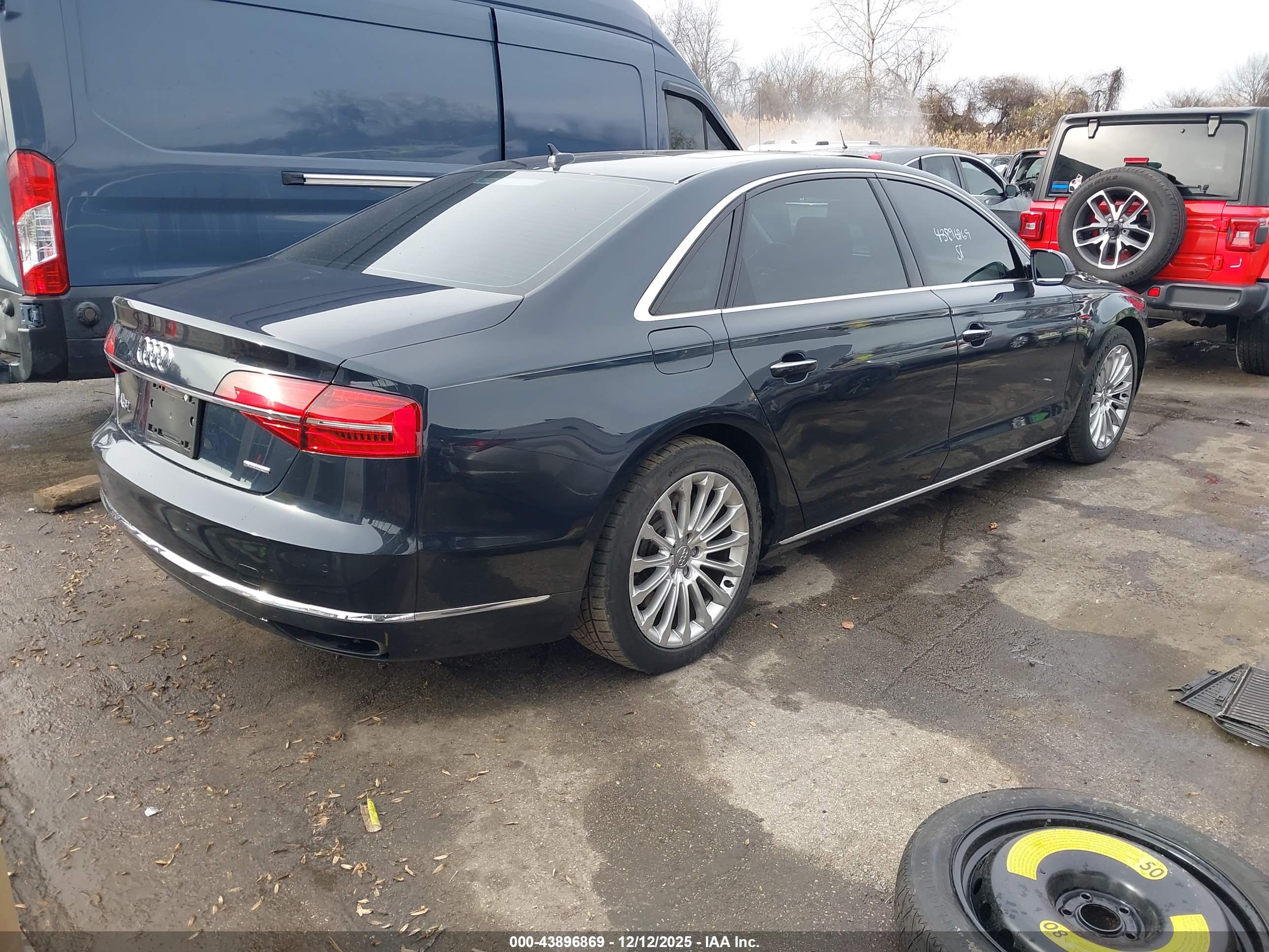 AUDI A8 image 4