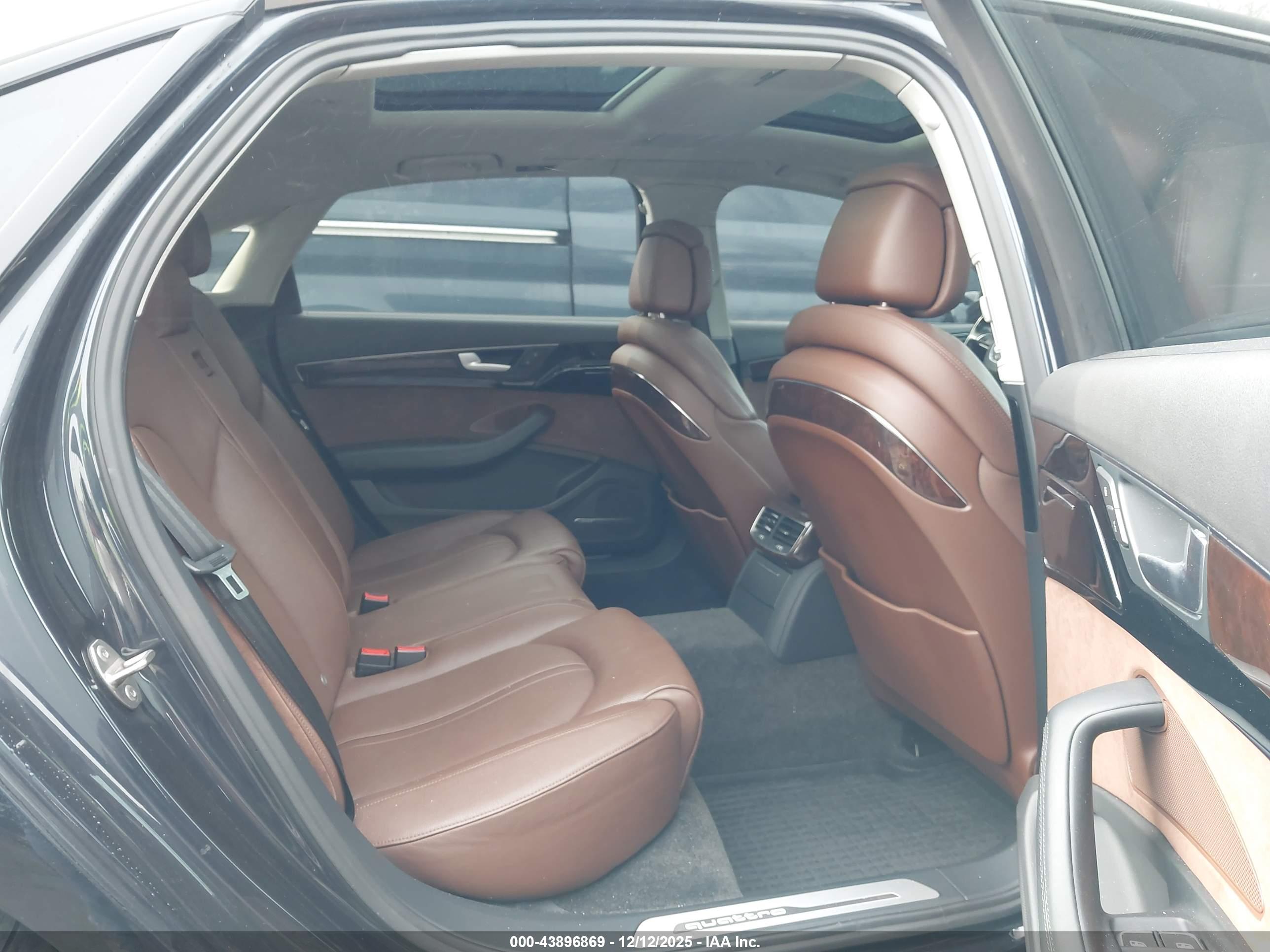 AUDI A8 image 8