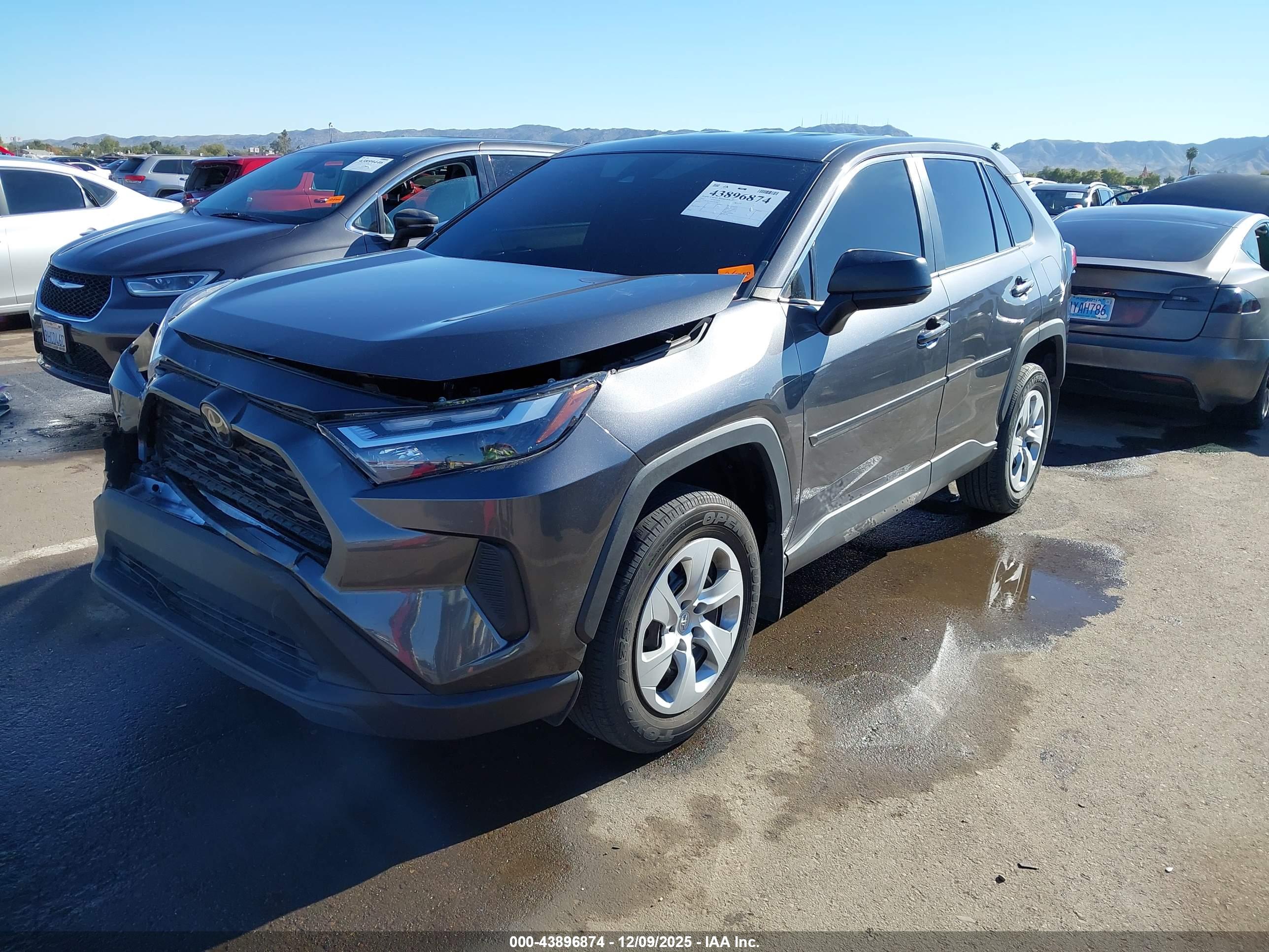 TOYOTA RAV4 image 2