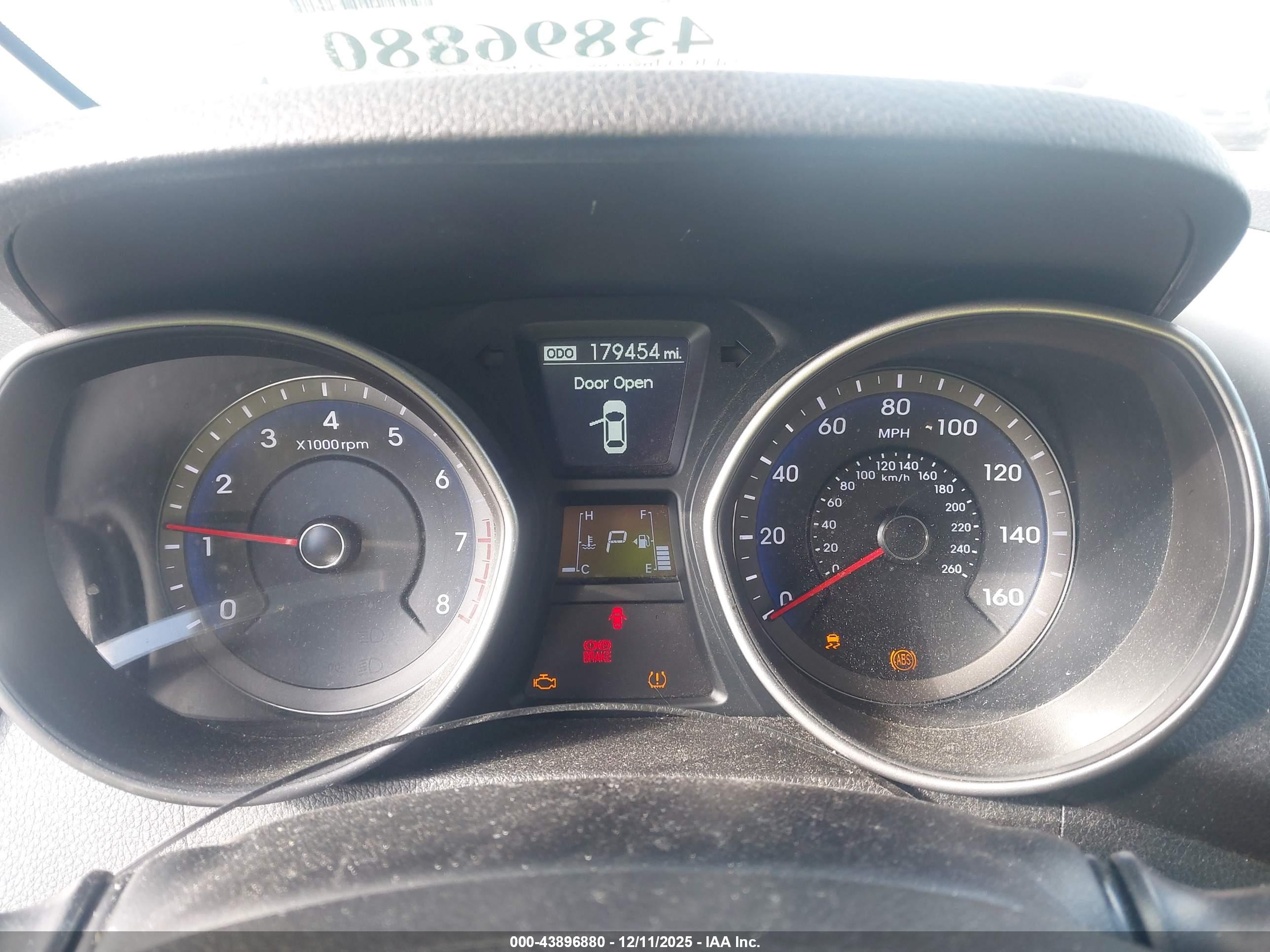 HYUNDAI ELANTRA image 7