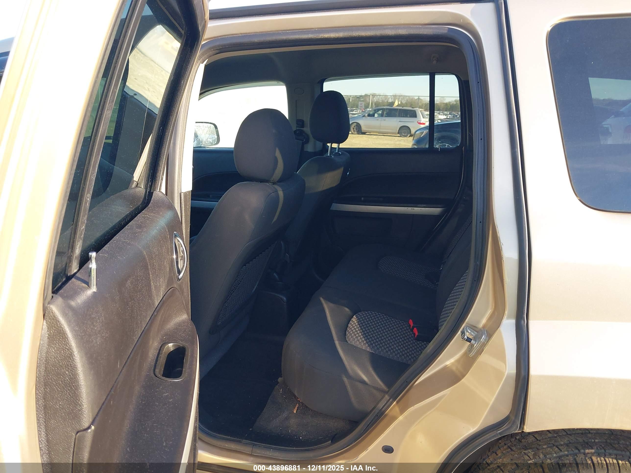 CHEVROLET HHR image 8
