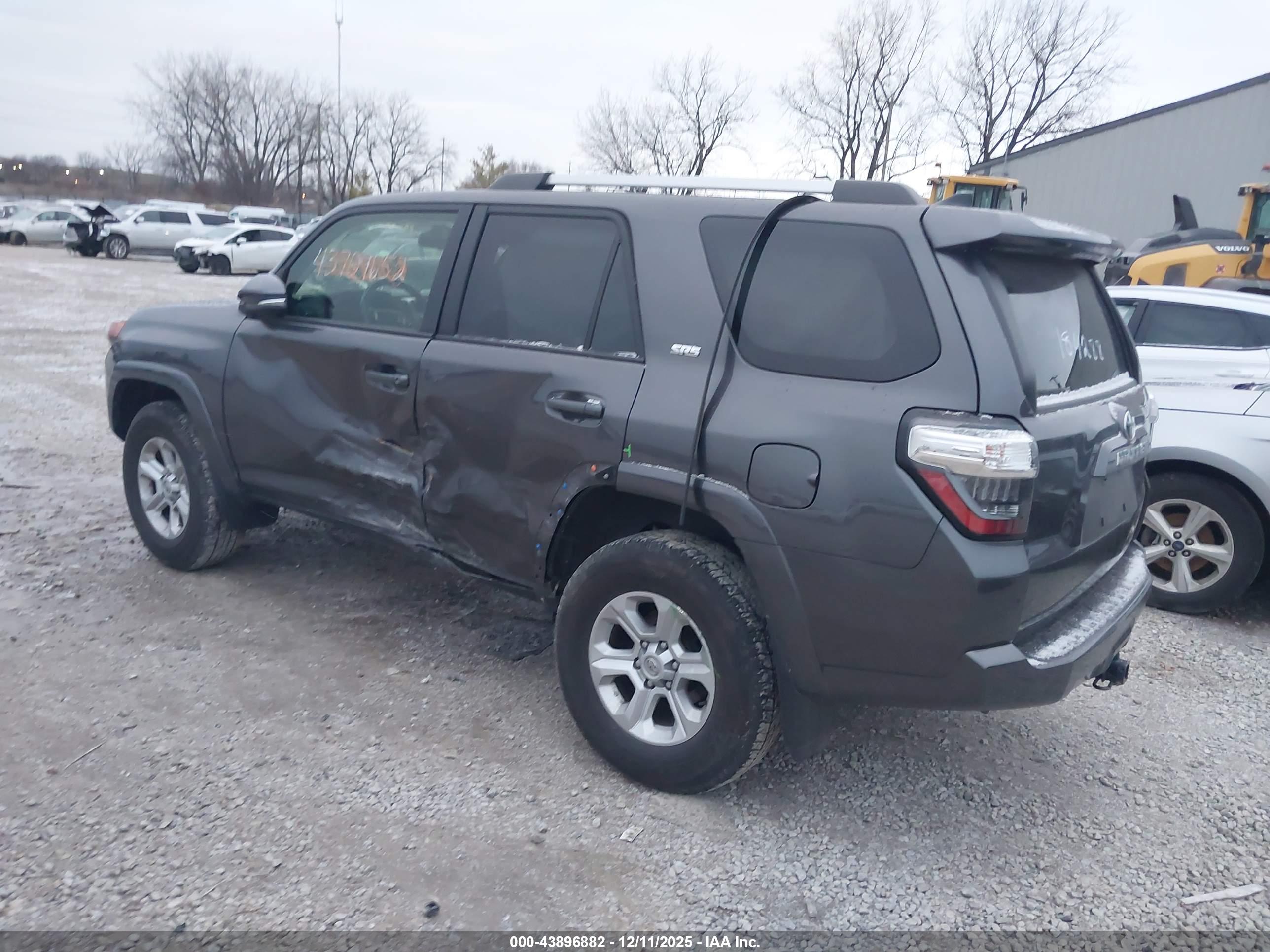 TOYOTA 4RUNNER image 3