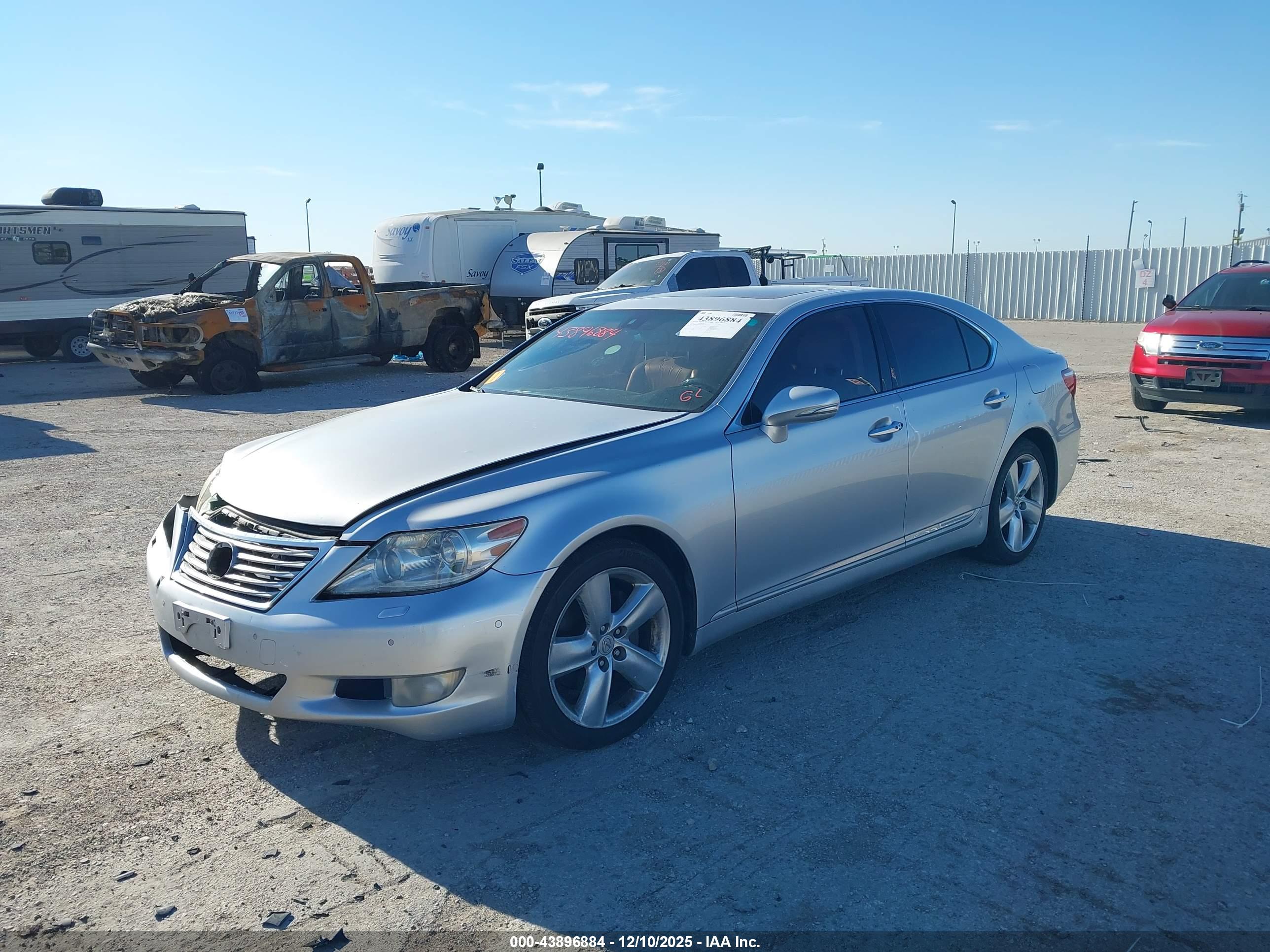 LEXUS LS image 2