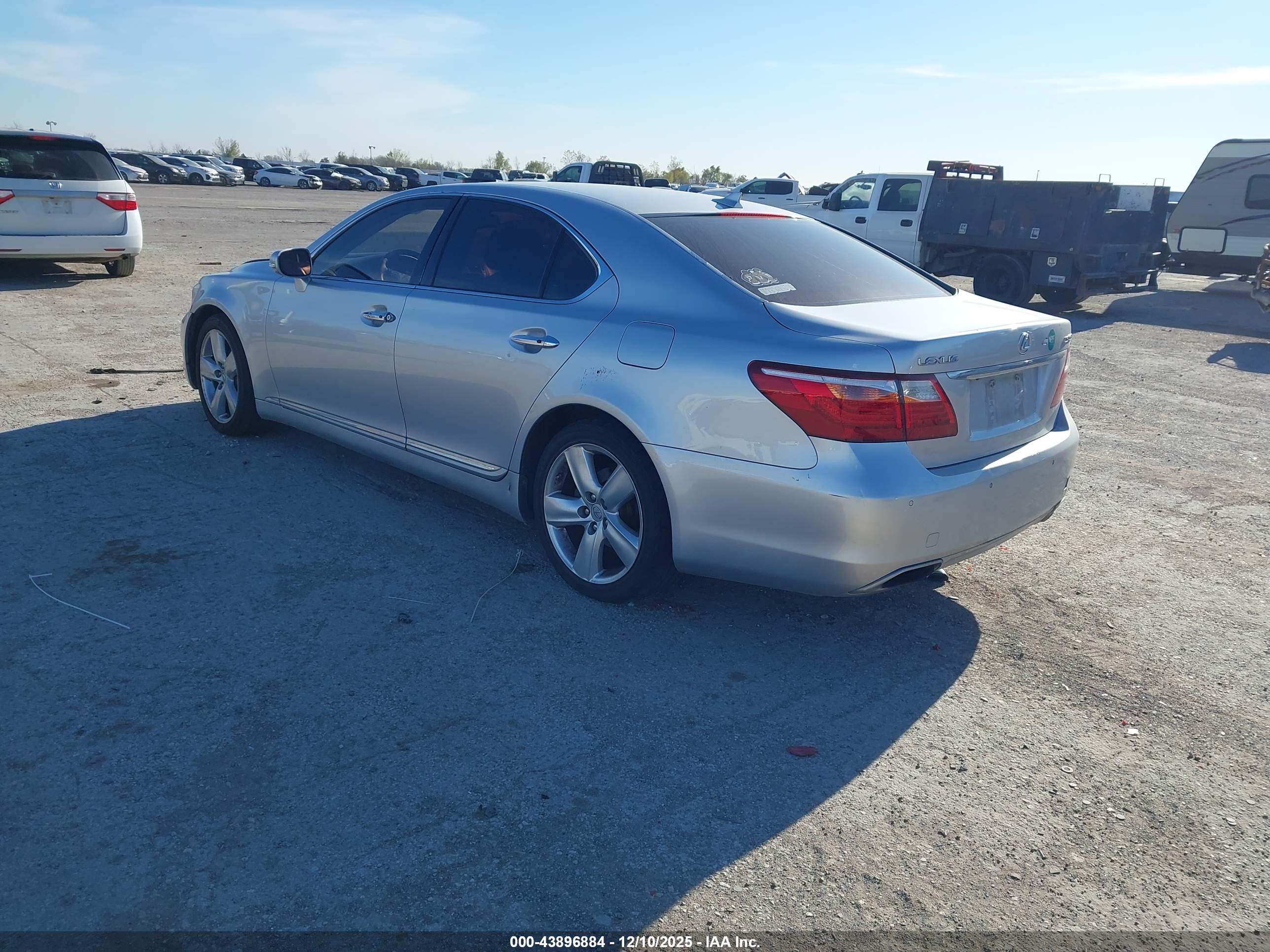 LEXUS LS image 3