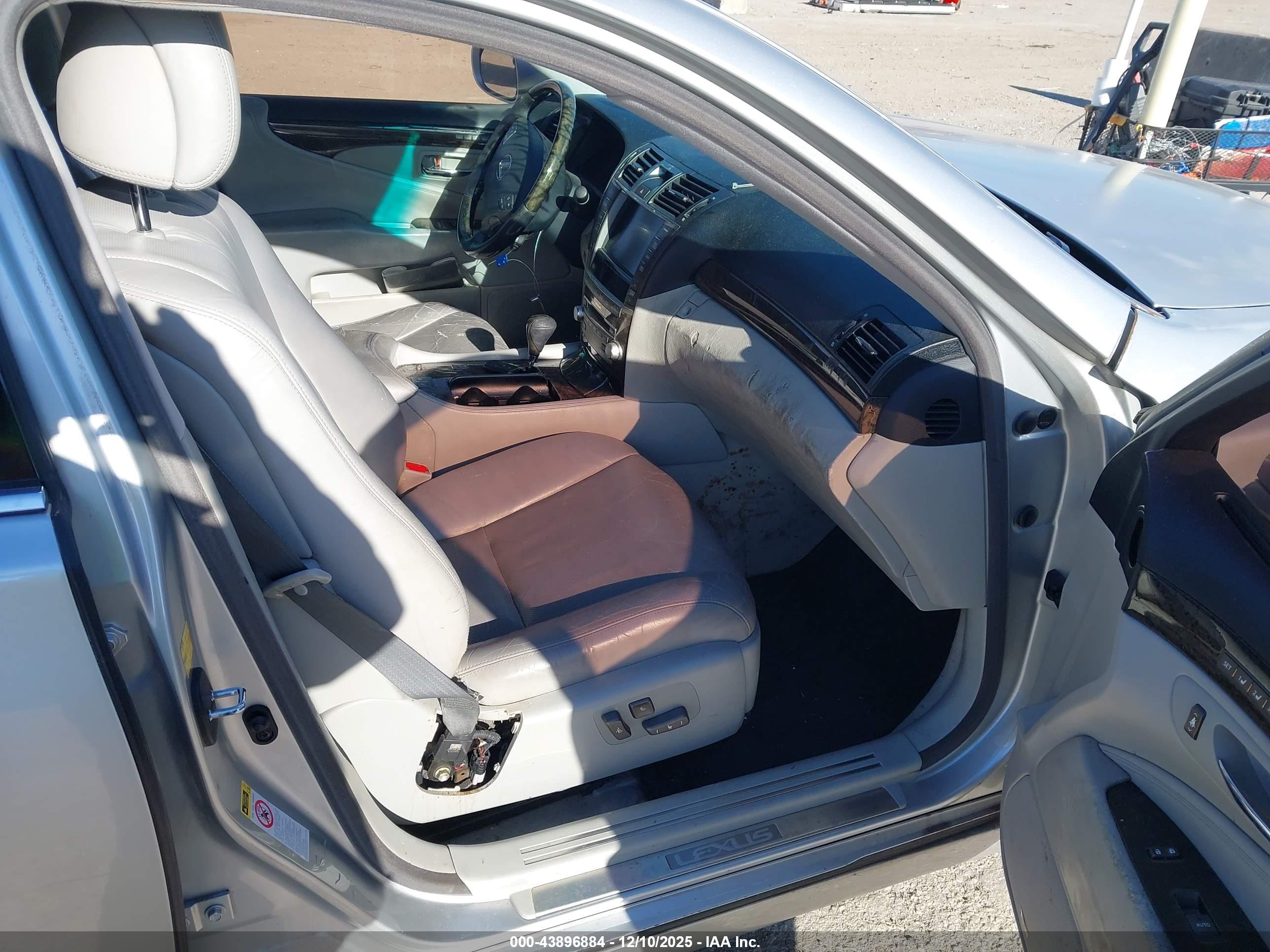 LEXUS LS image 5
