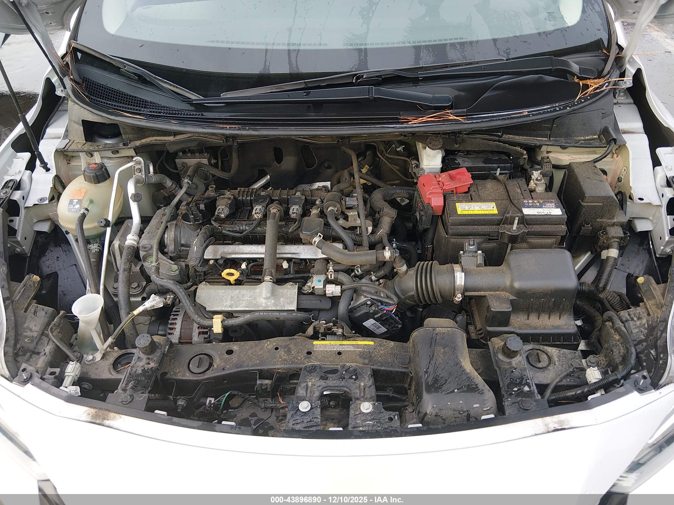 NISSAN VERSA image 10