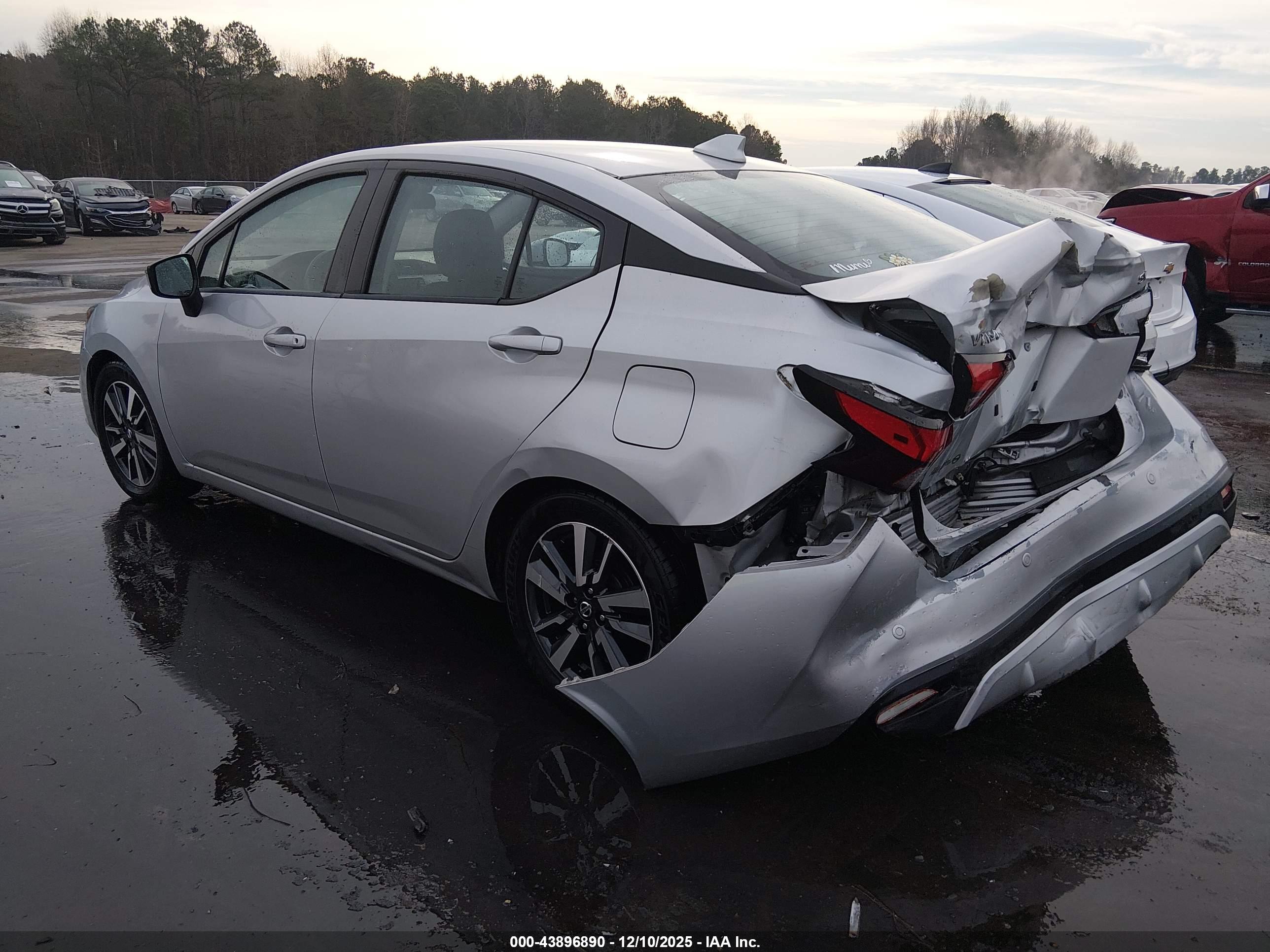 NISSAN VERSA image 3