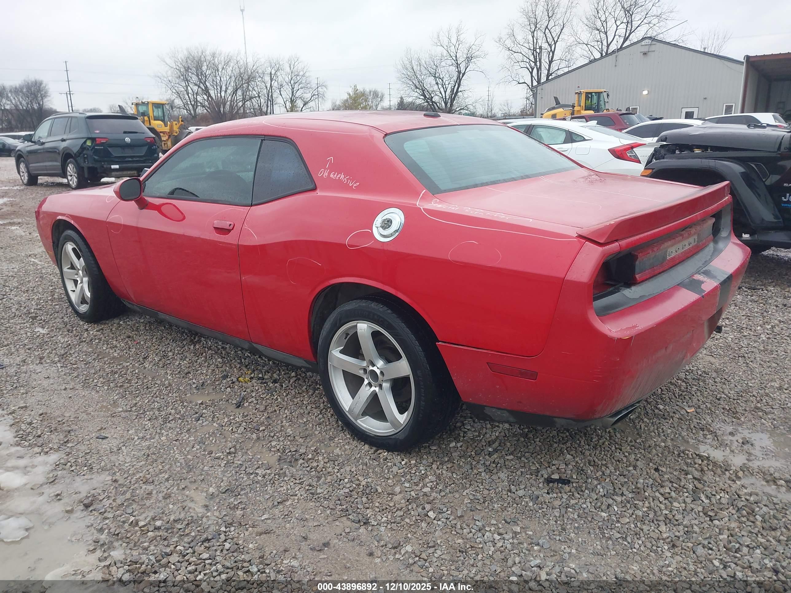 DODGE CHALLENGER image 3