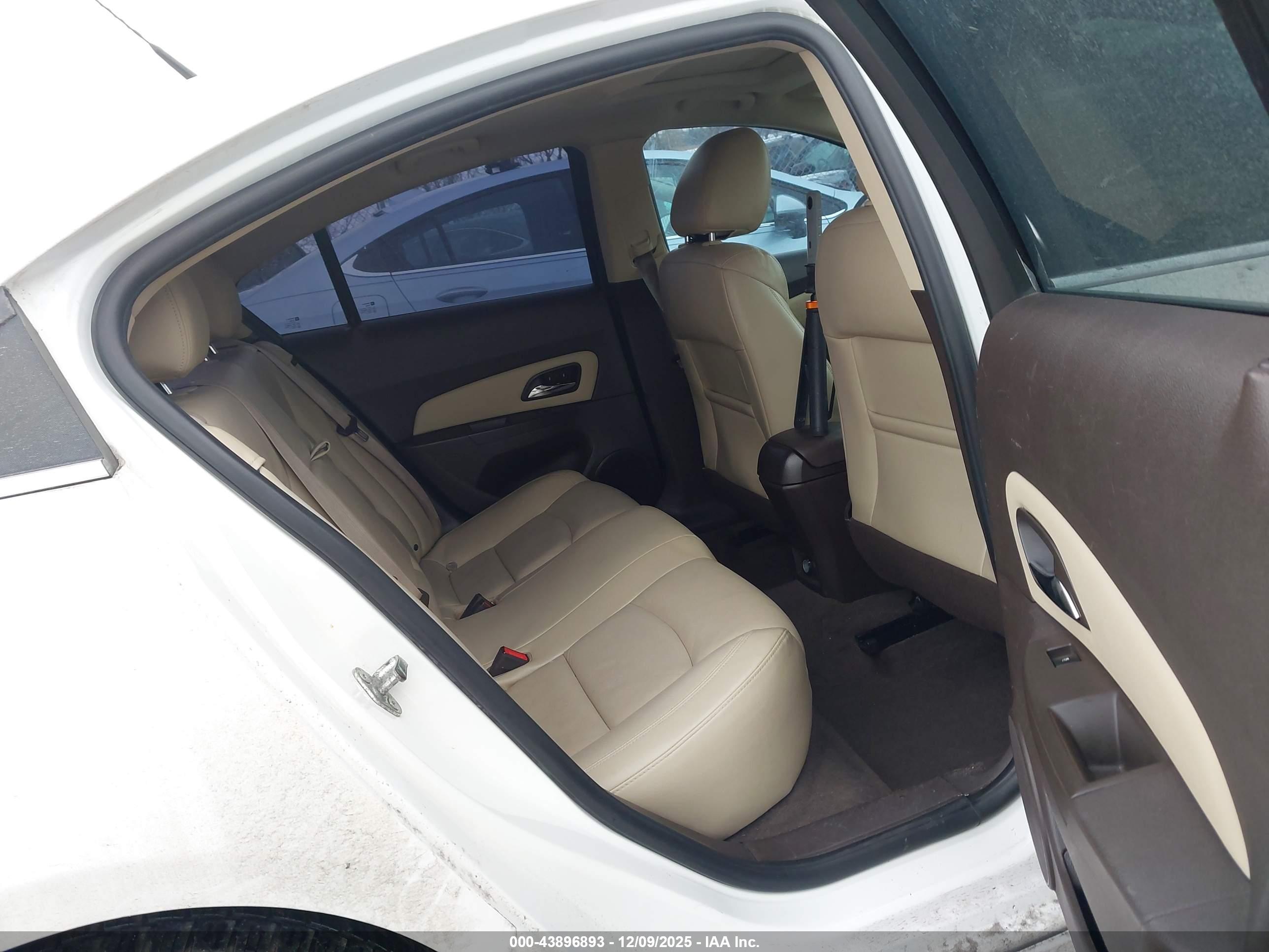 CHEVROLET CRUZE image 8